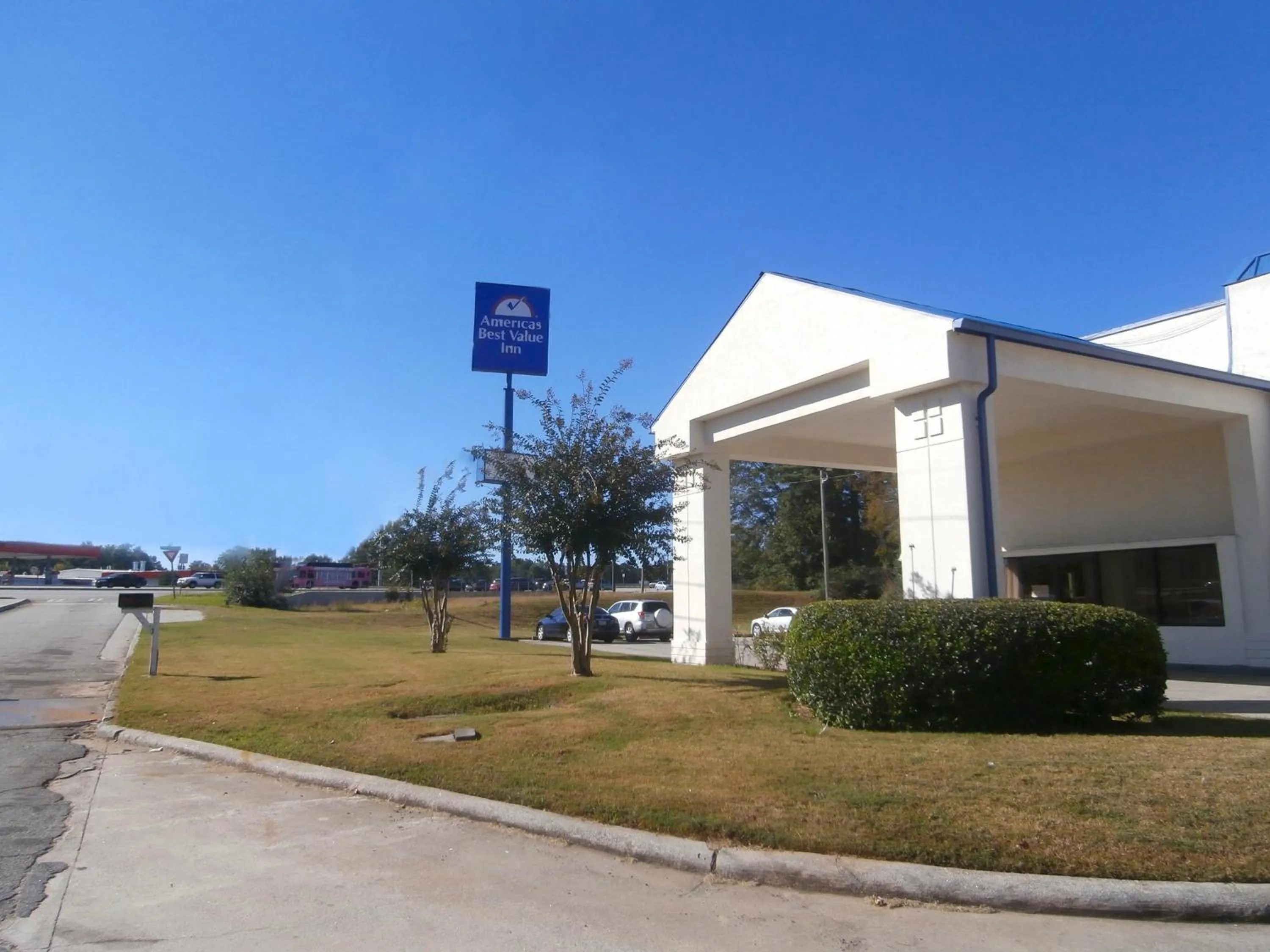 Property building in Americas Best Value Inn Tucker