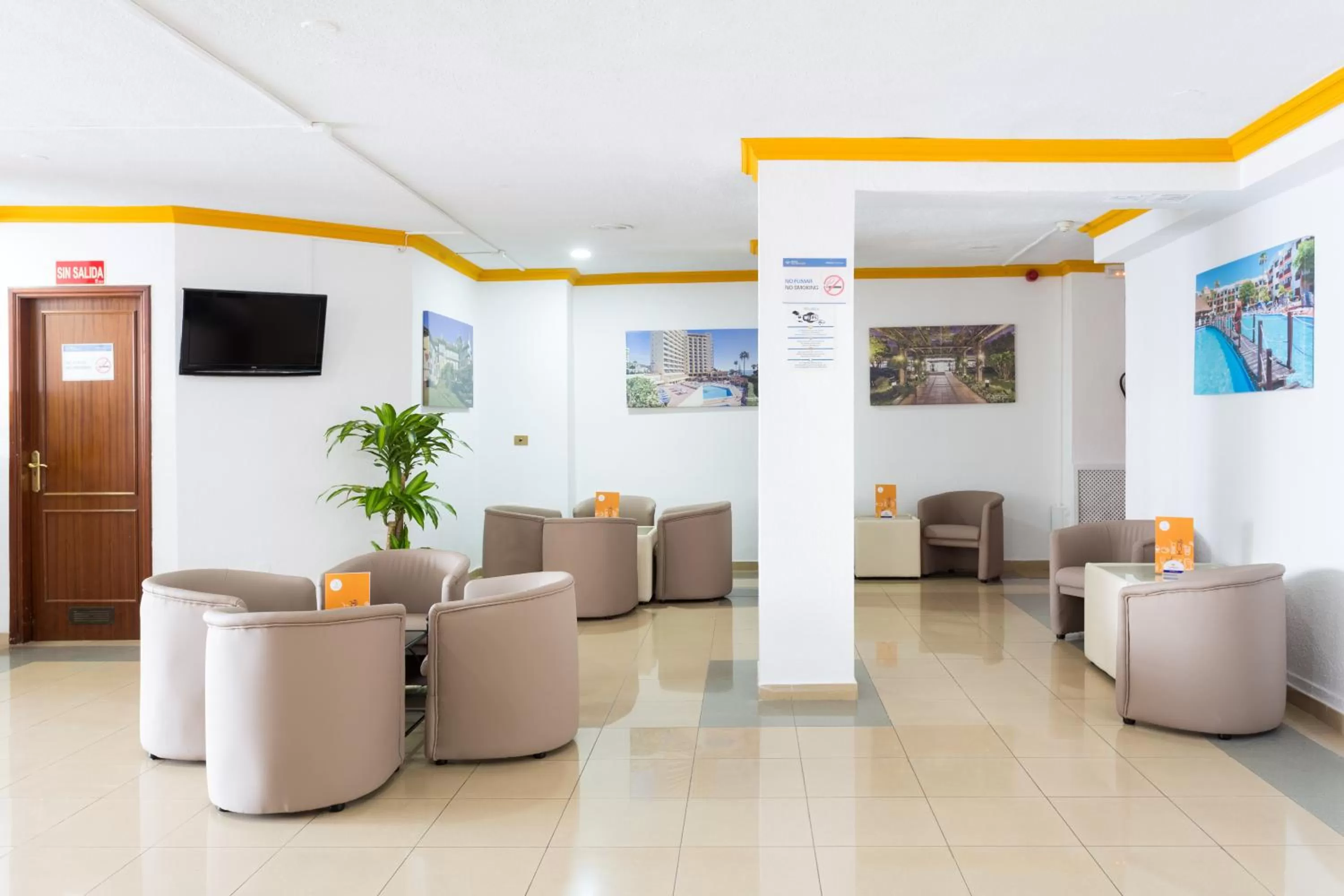 Lounge or bar in Globales Acuario