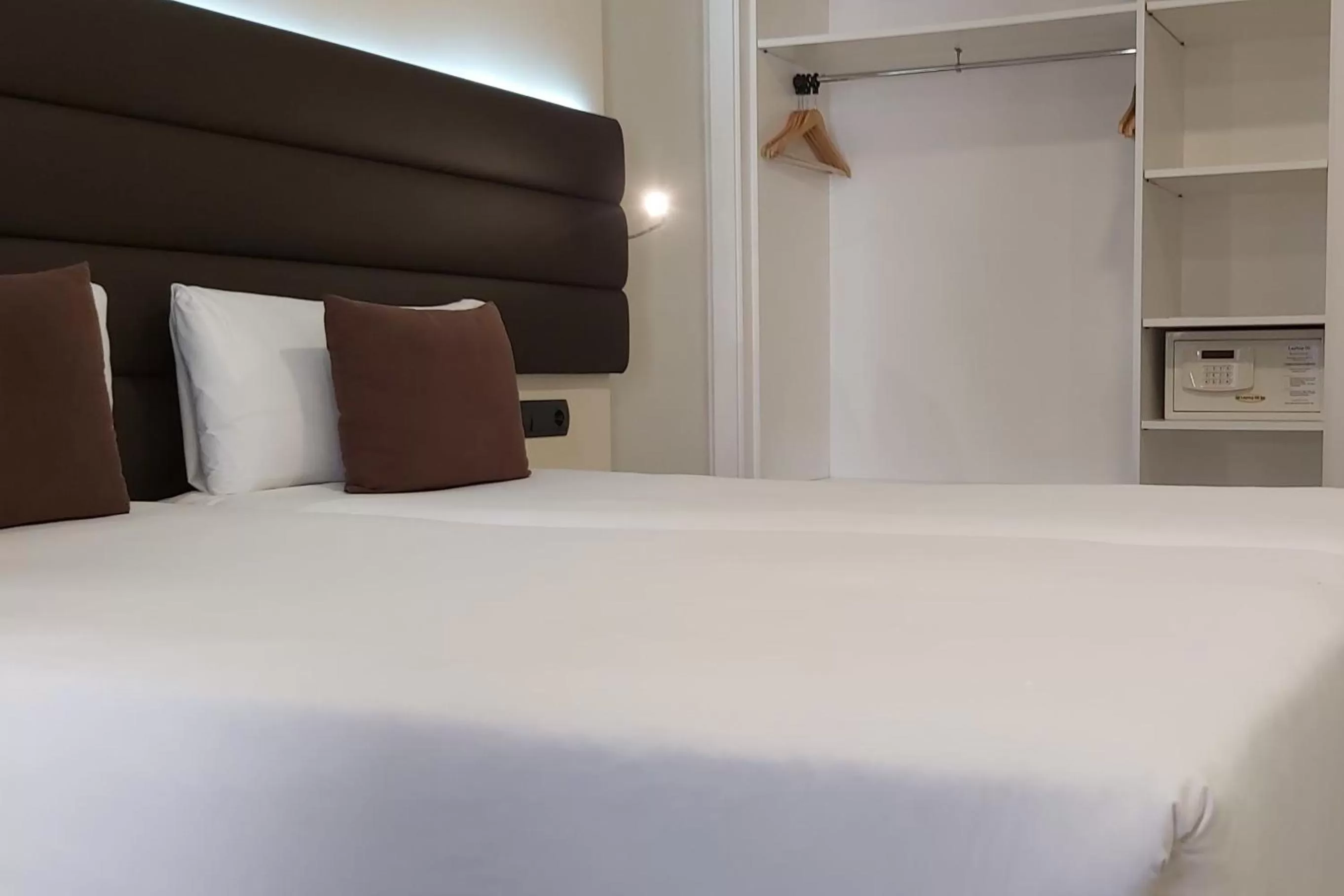 Photo of the whole room, Bed in BCN Urbaness Hotels Del Comte