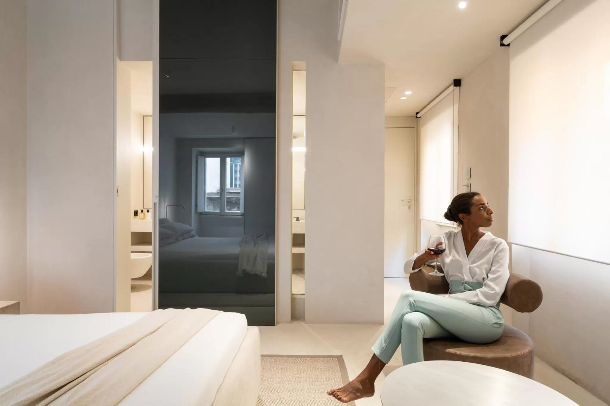 Photo of the whole room, Bed in Hotel Scenario