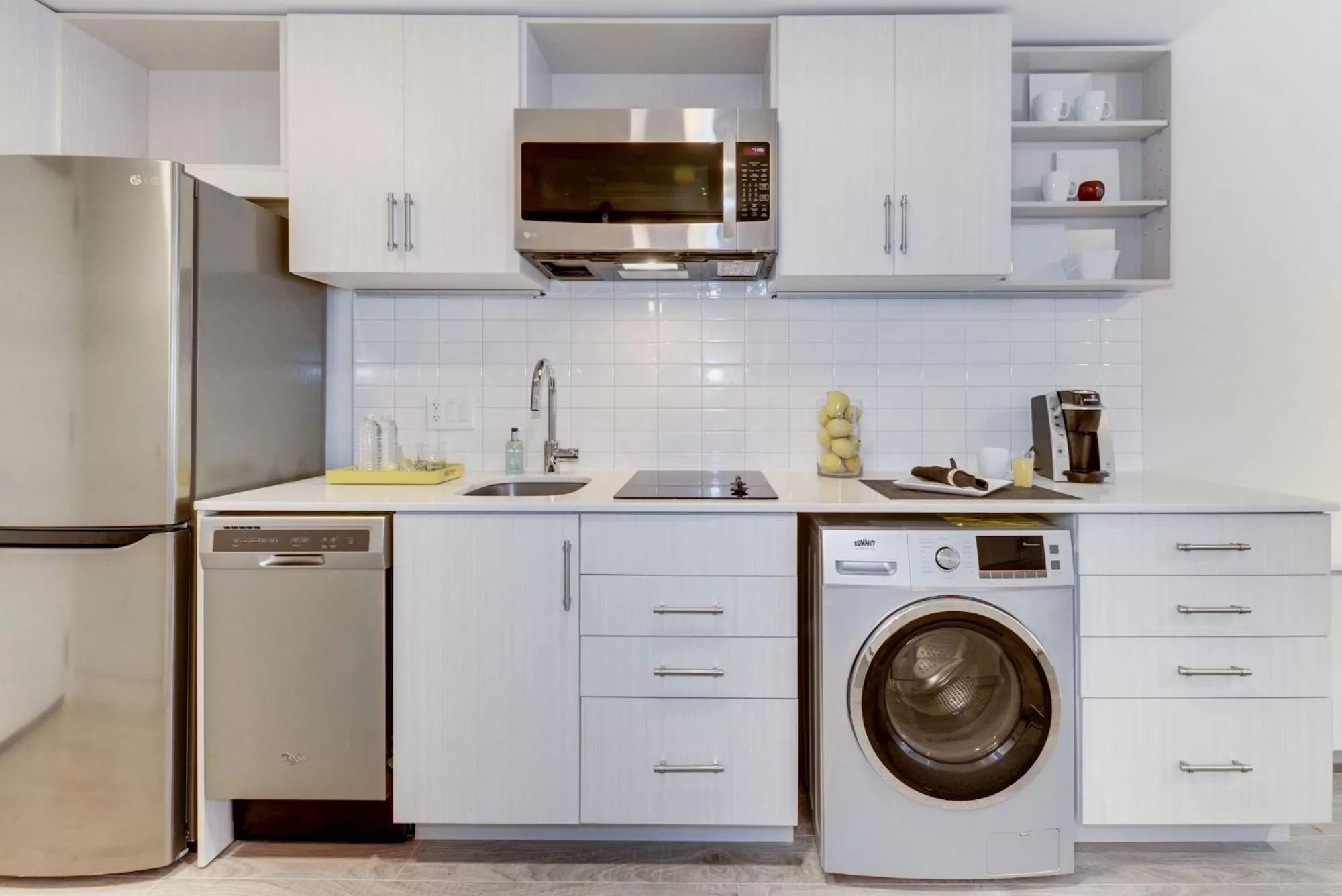 Kitchen or kitchenette in Placemakr Dupont Circle