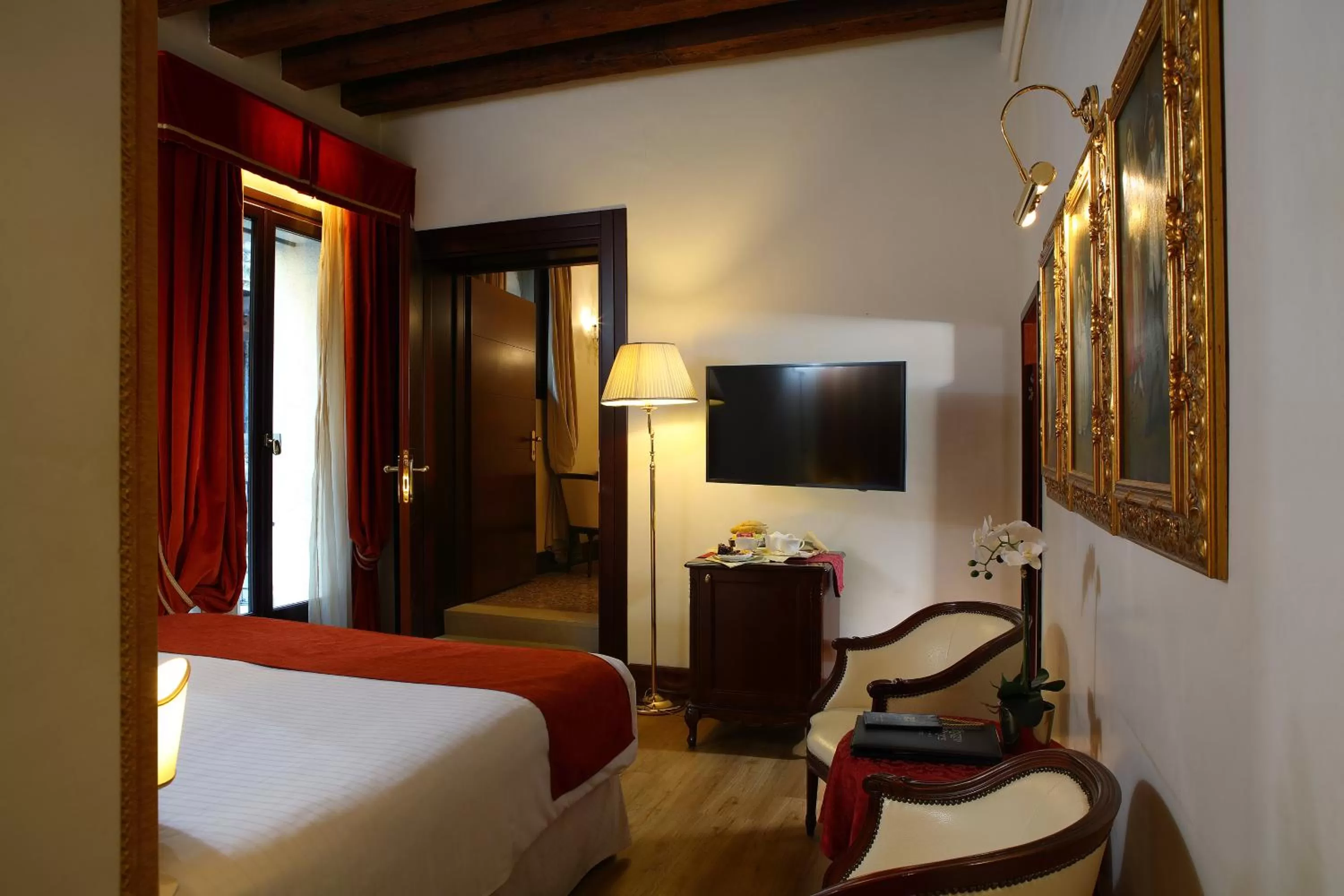 Photo of the whole room, Bed in Ruzzini Palace Hotel