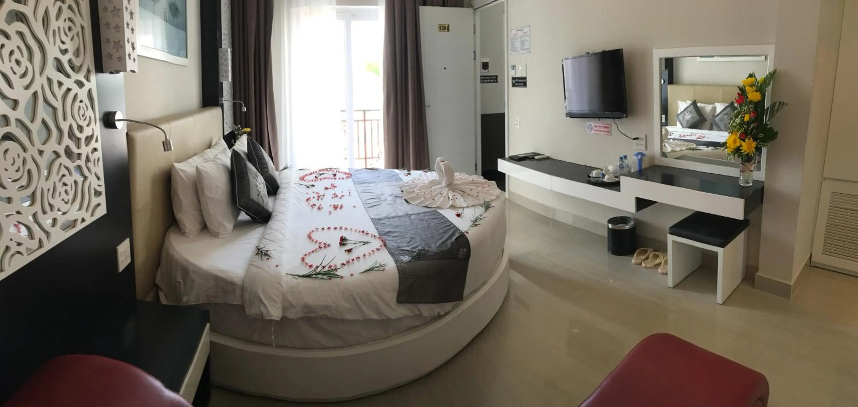 Breakfast, Bed in Muine Sports Hotel