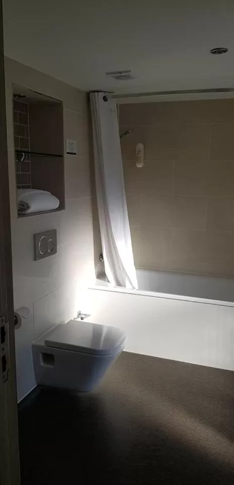 Bathroom in The Bath Arms Wetherspoon