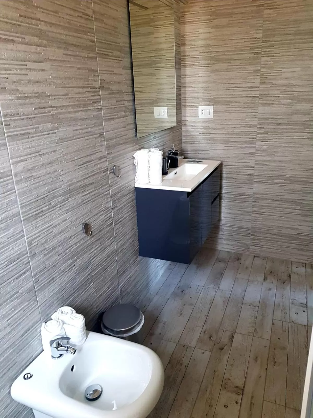 Shower, Bathroom in UN PASSO DAL MARE bed&breakfast San Salvo Marina