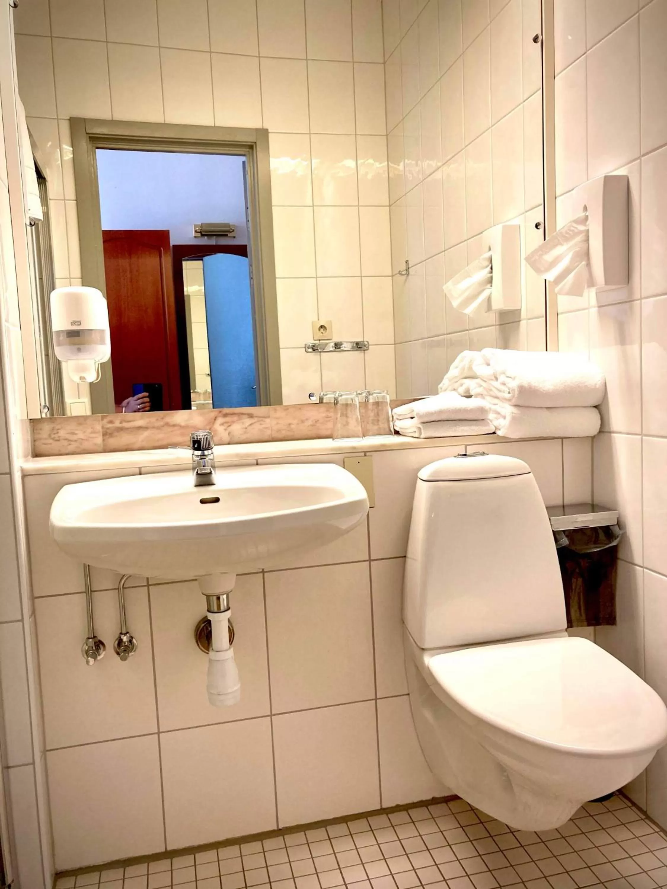 Shower in Sure Hotel by Best Western Focus