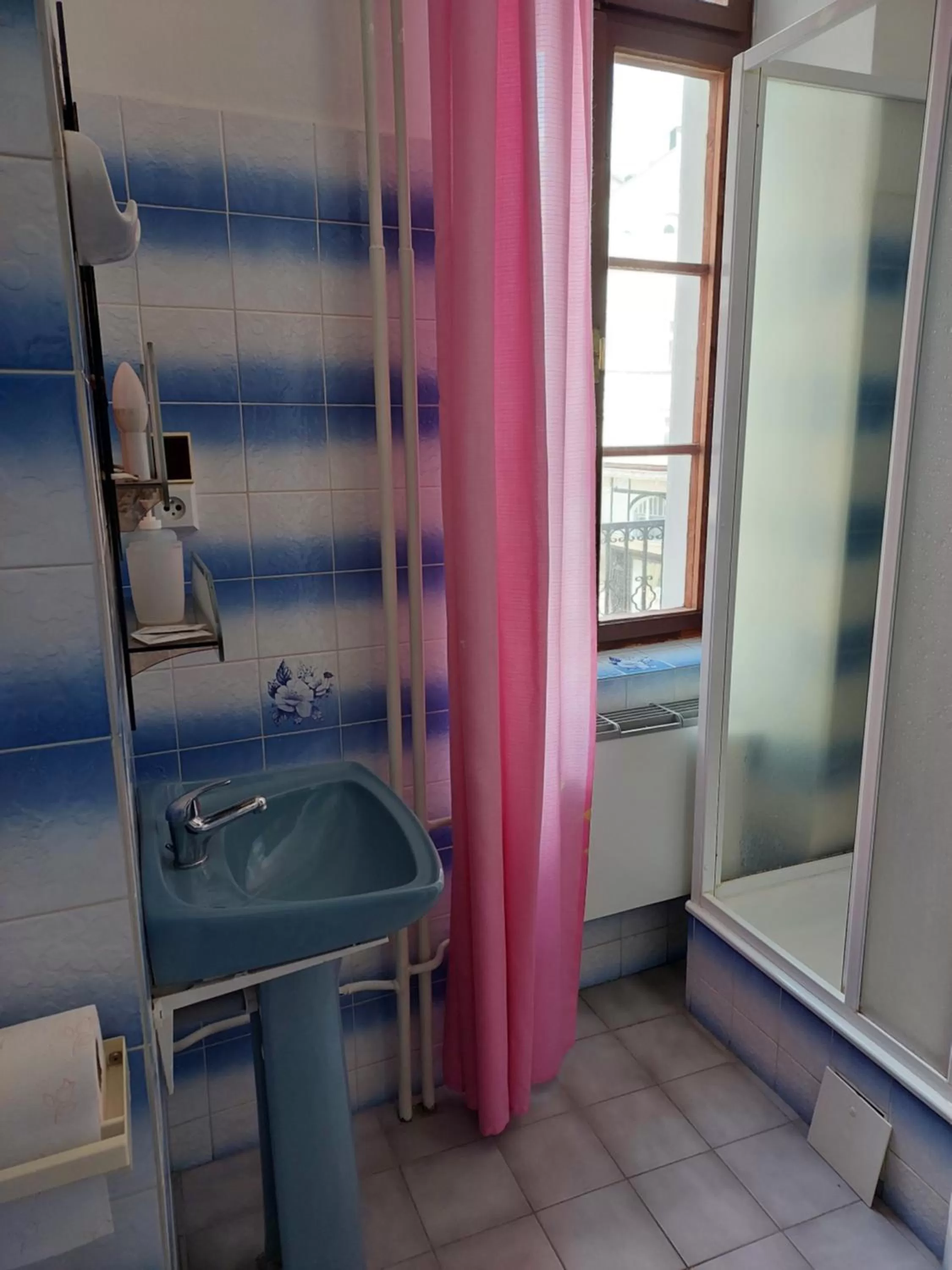 Bathroom in Hotel Asila