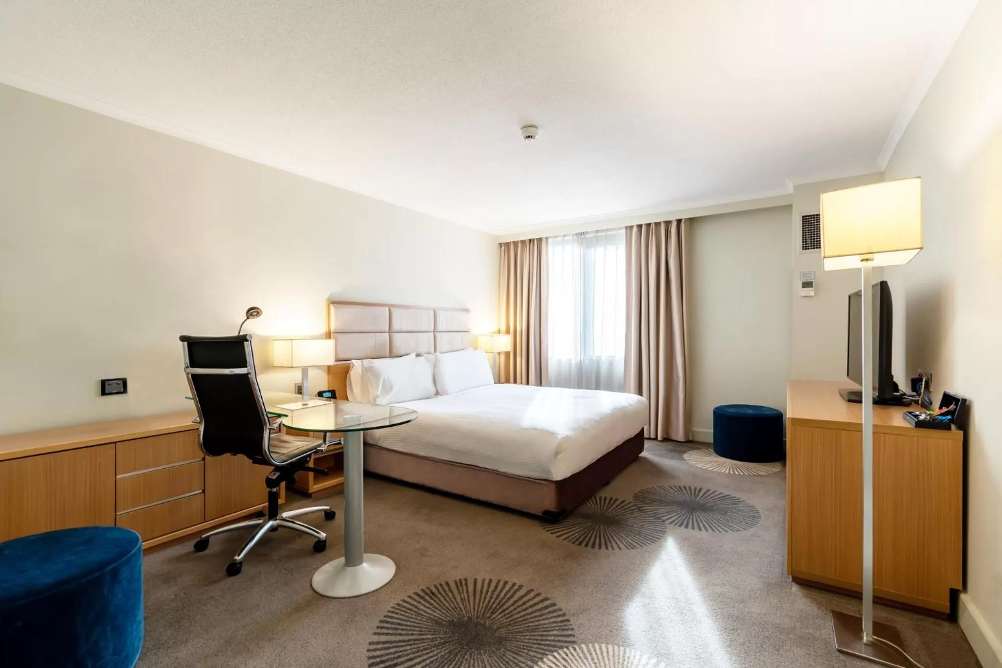 Photo of the whole room, Bed in Holiday Inn Parramatta by IHG