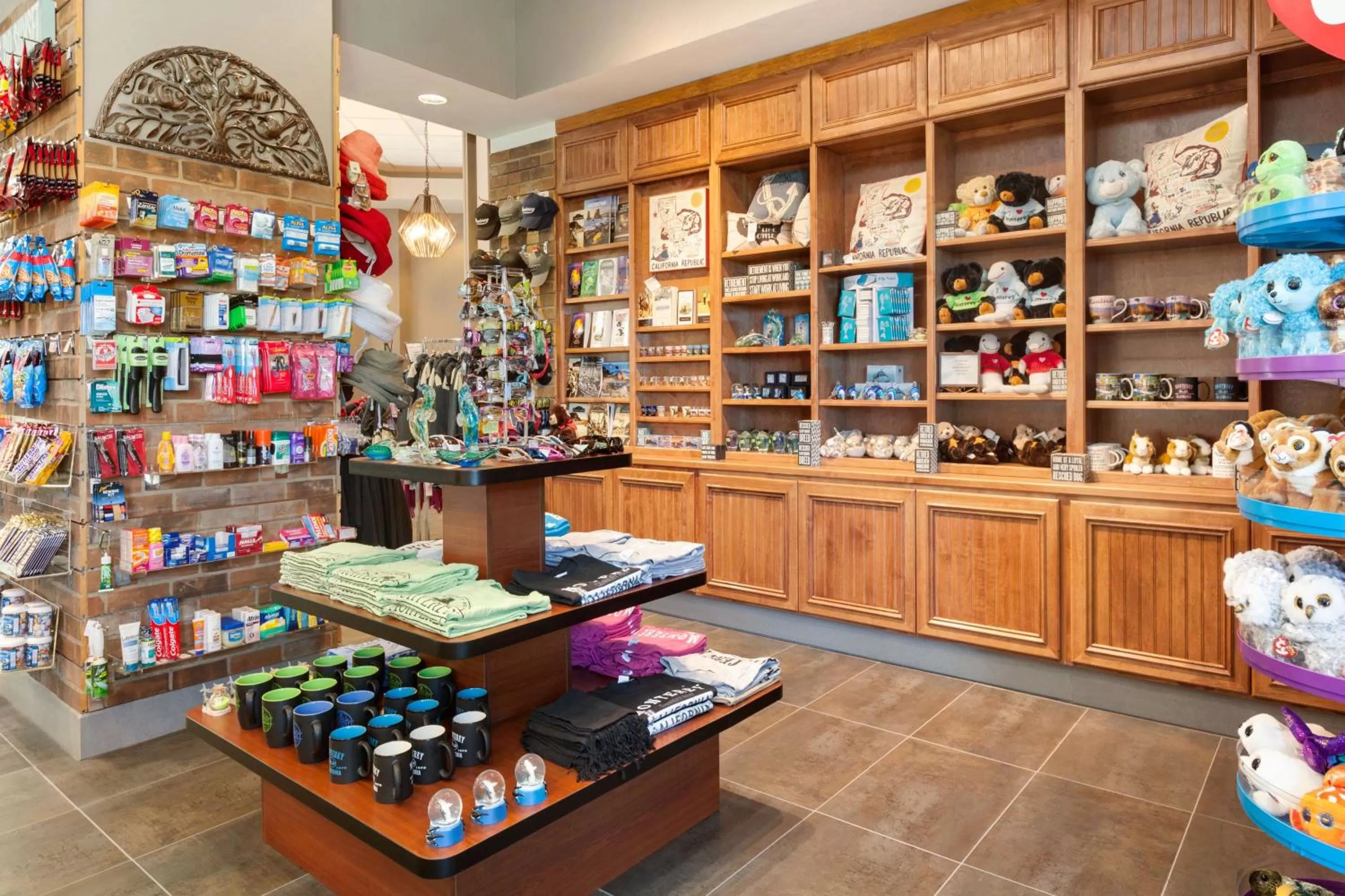 On-site shops in Embassy Suites by Hilton Monterey Bay Seaside