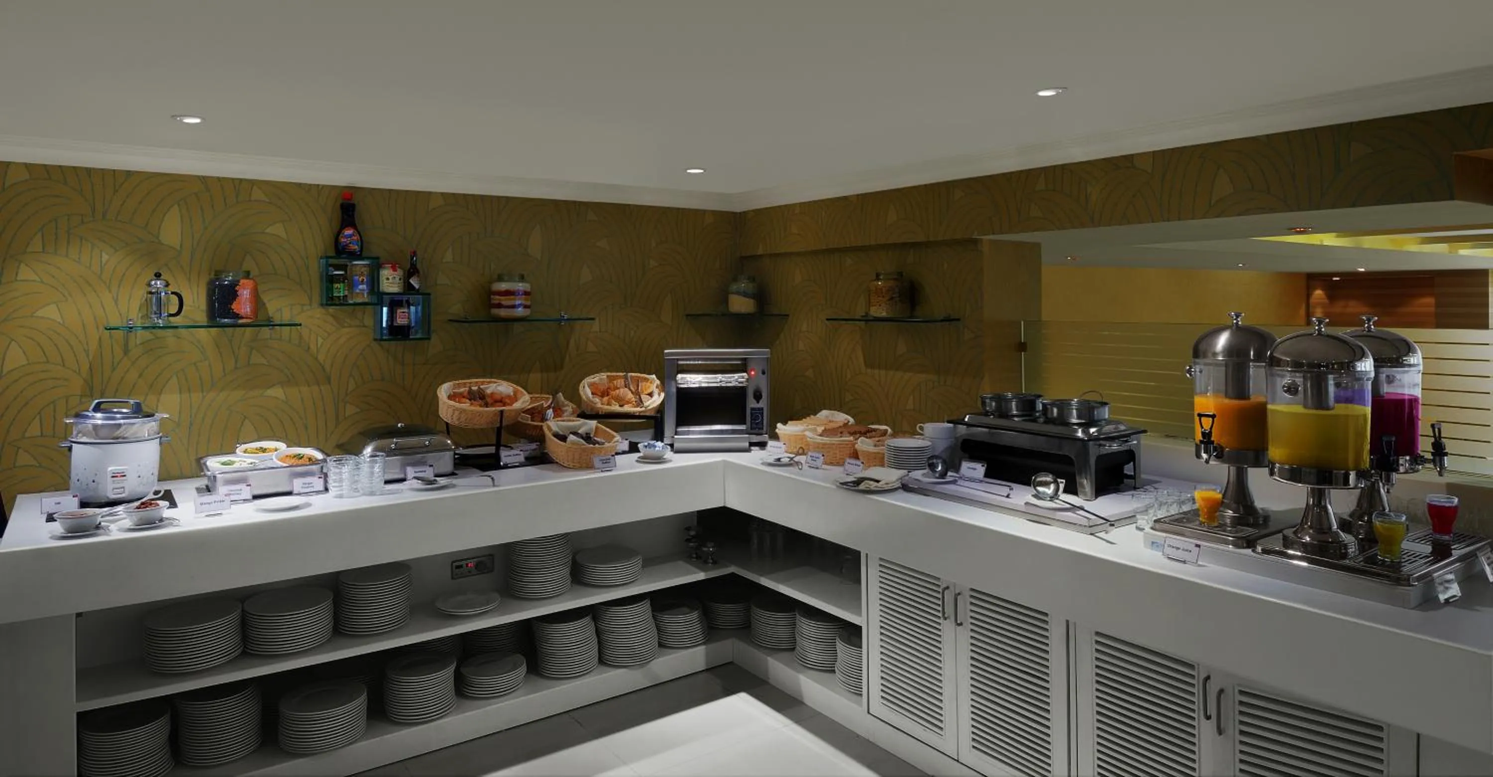 Restaurant/places to eat in Royalton Hyderabad Abids