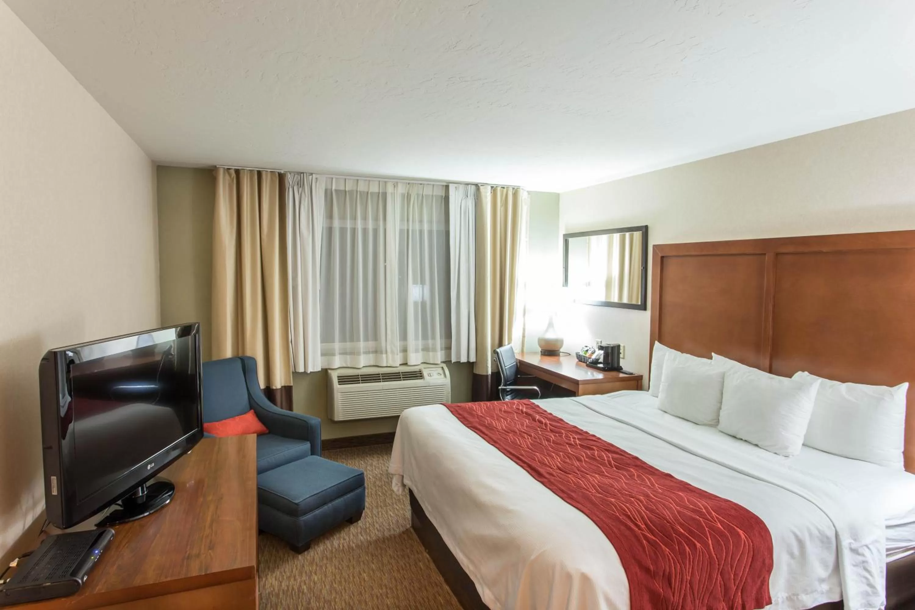 Bed in Comfort Inn Fort Morgan