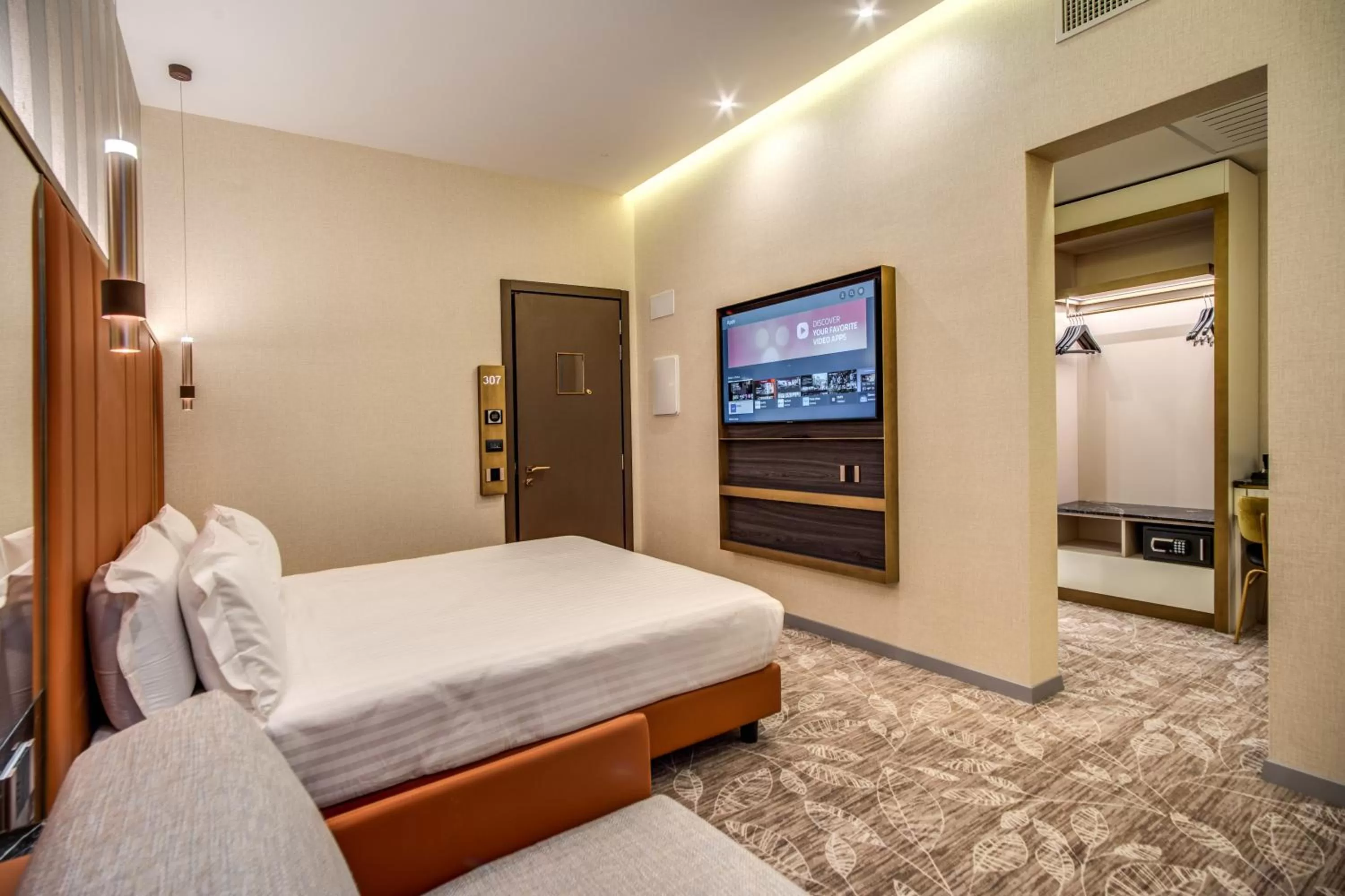 TV and multimedia, Bed in CC Palace Hotel
