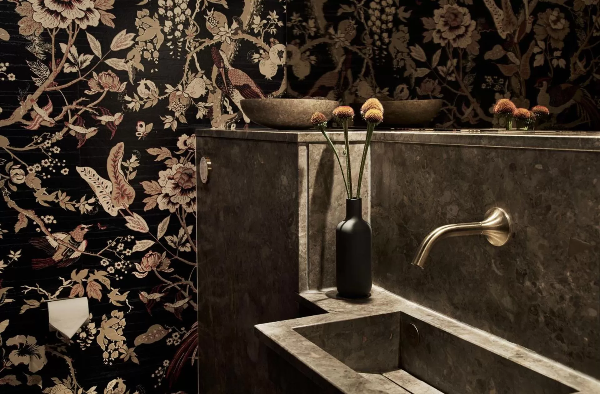 Toilet in Ascot Hotel