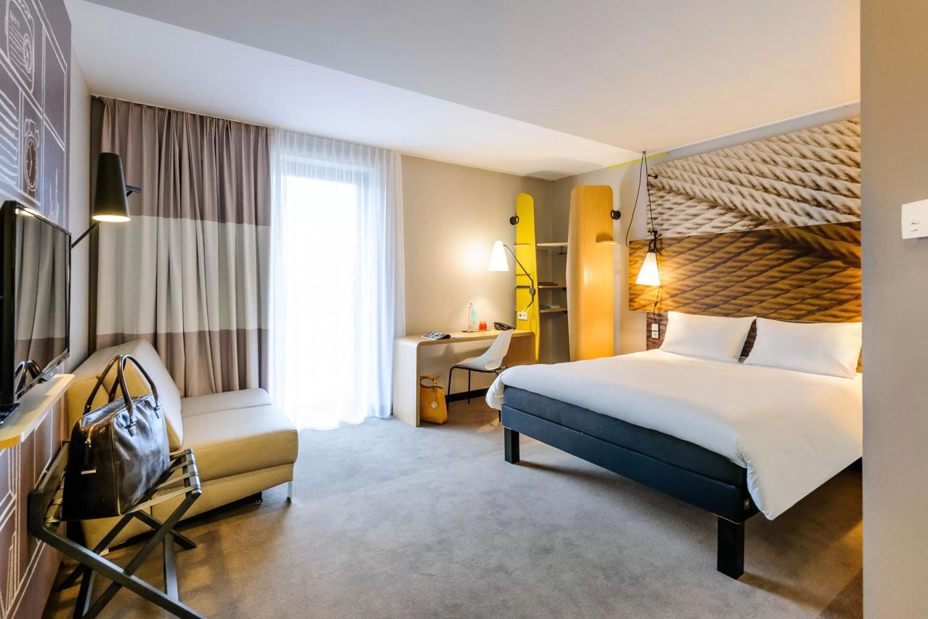 Day, Bed in Ibis Berlin Hauptbahnhof
