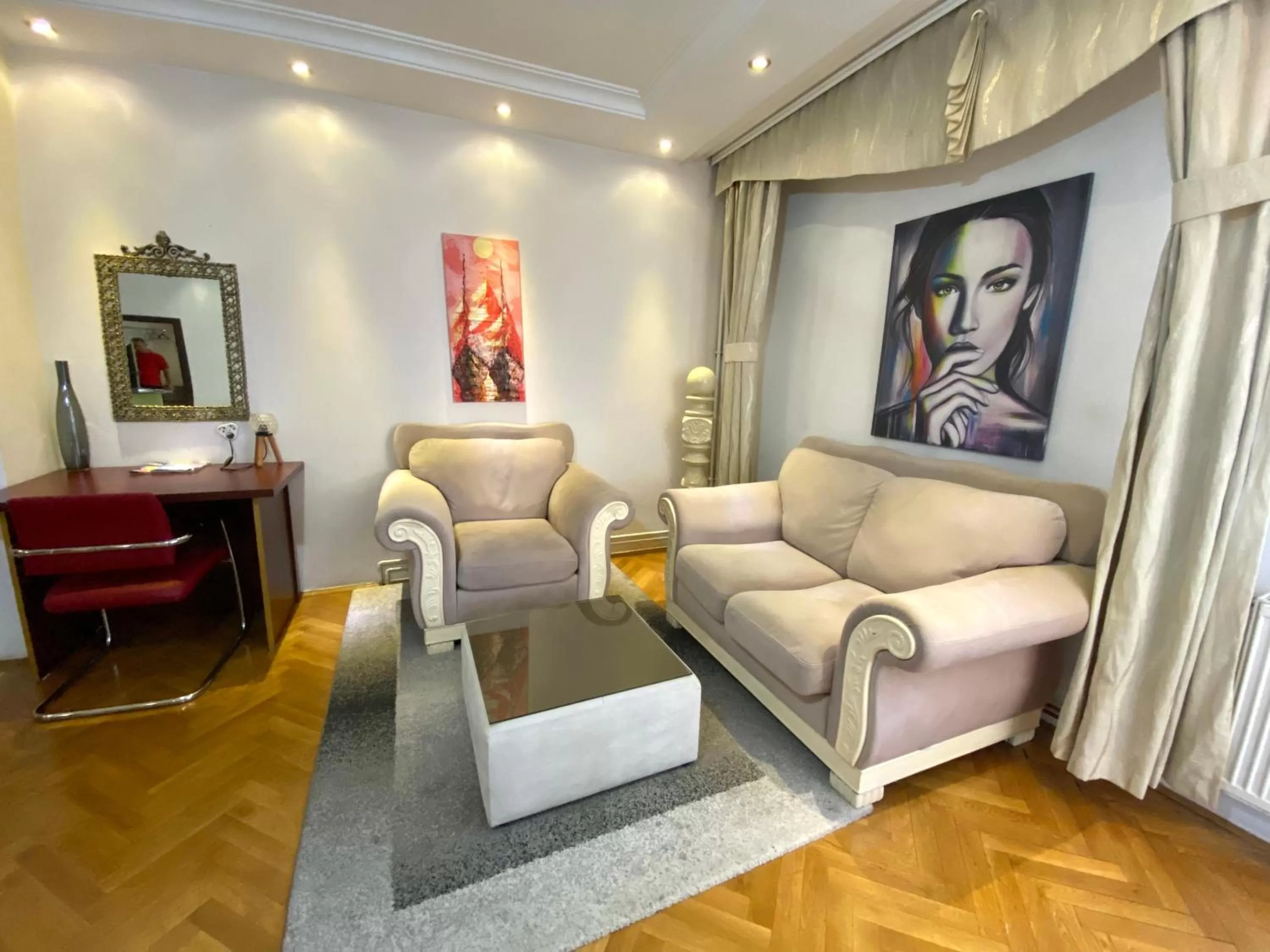 Bedroom, Seating Area in Urban Boutique Hotel