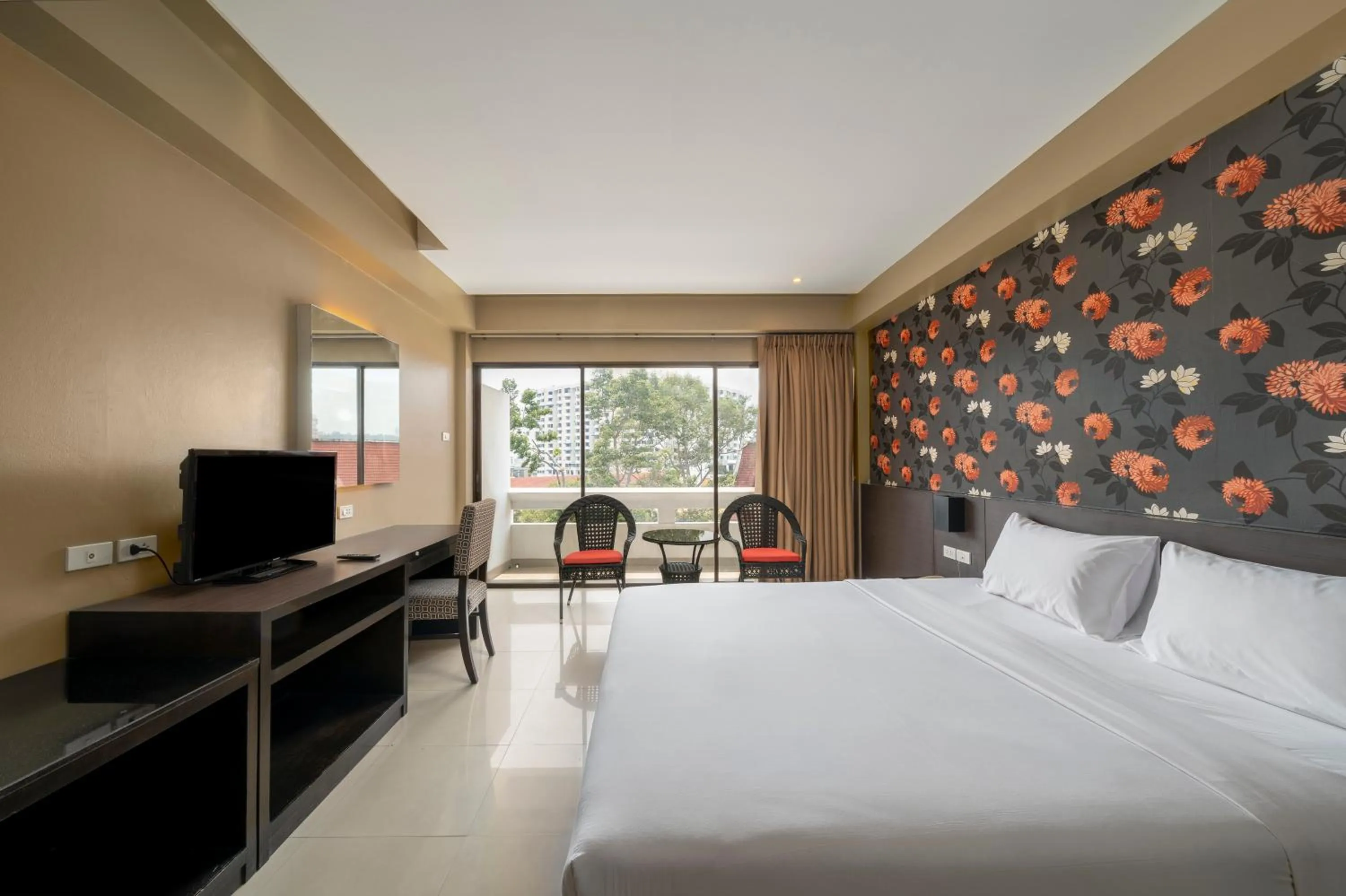 Bedroom, Bed in Welcome Plaza Hotel Pattaya