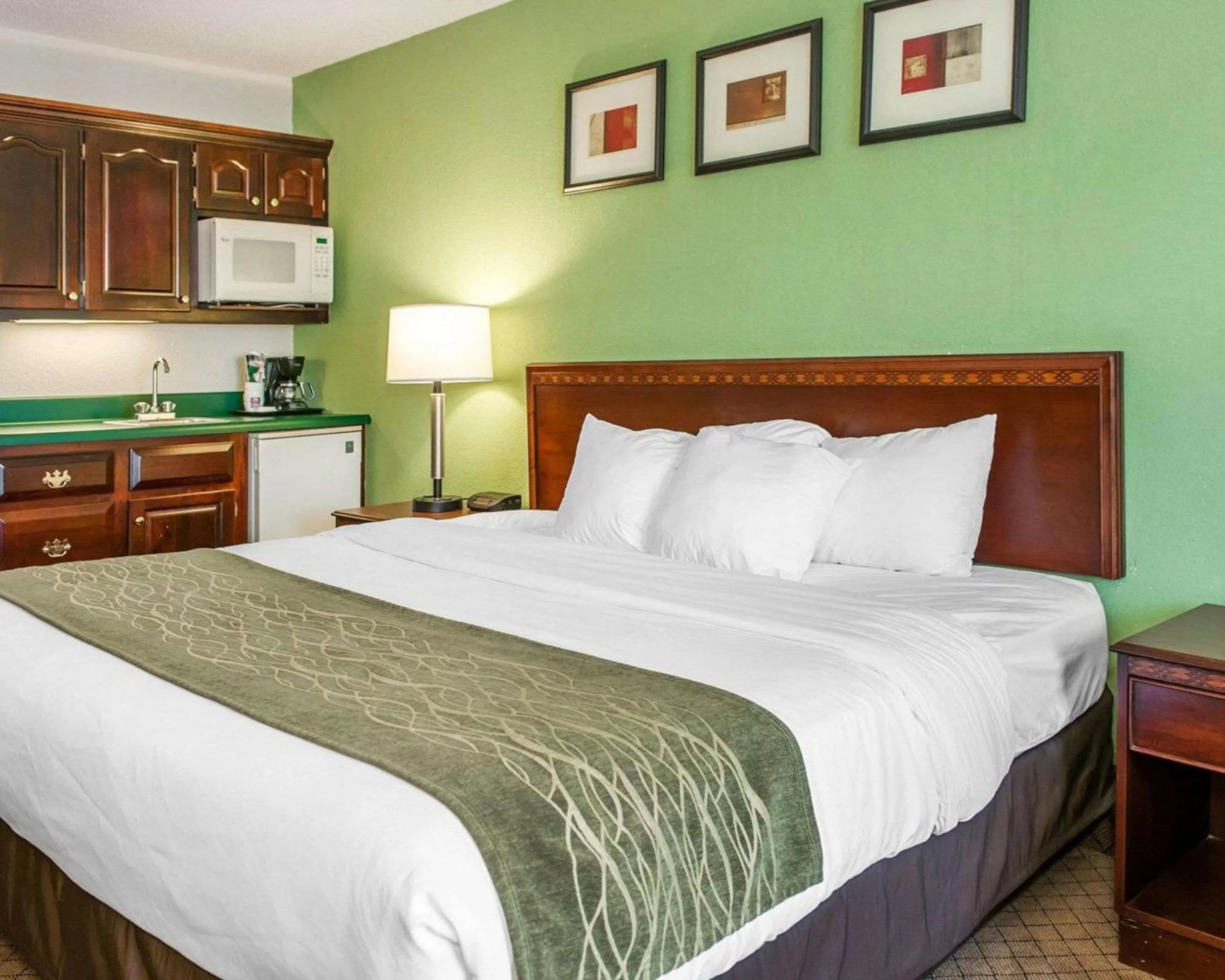 Photo of the whole room, Bed in Comfort Inn Goshen