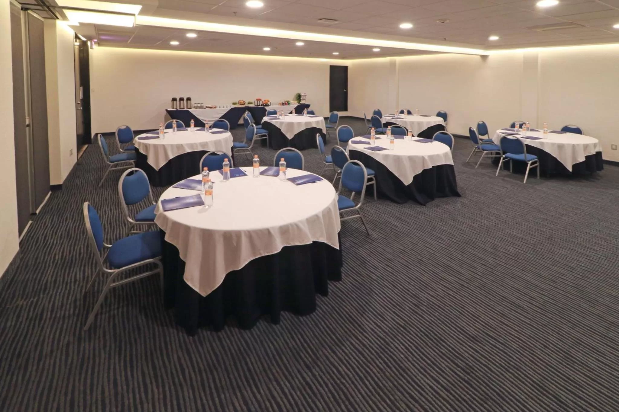 Meeting/conference room in Holiday Inn Express San Luis Potosí by IHG