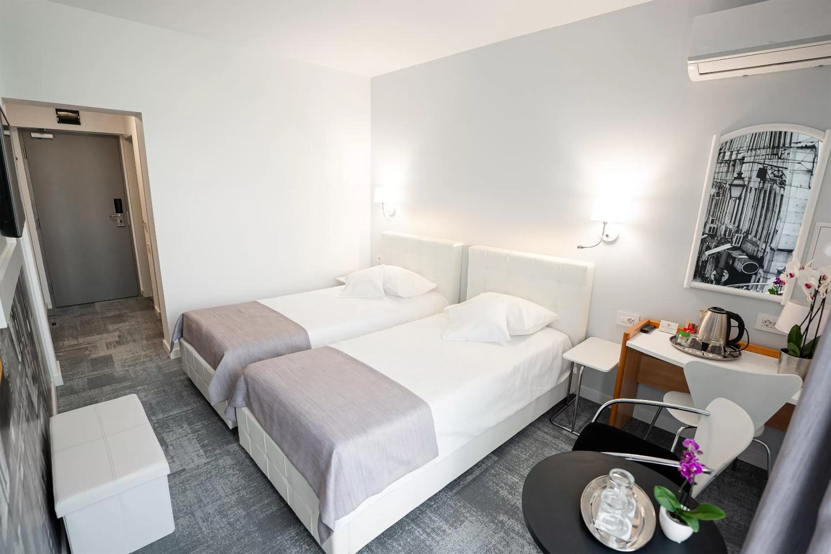 Photo of the whole room, Bed in MyContinental Suceava