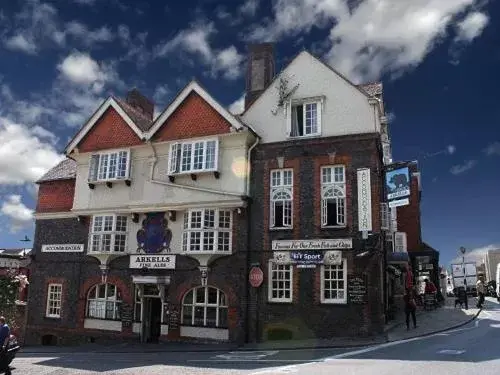 Property Building in The Bear Marlborough Property Building in The Bear Marlborough