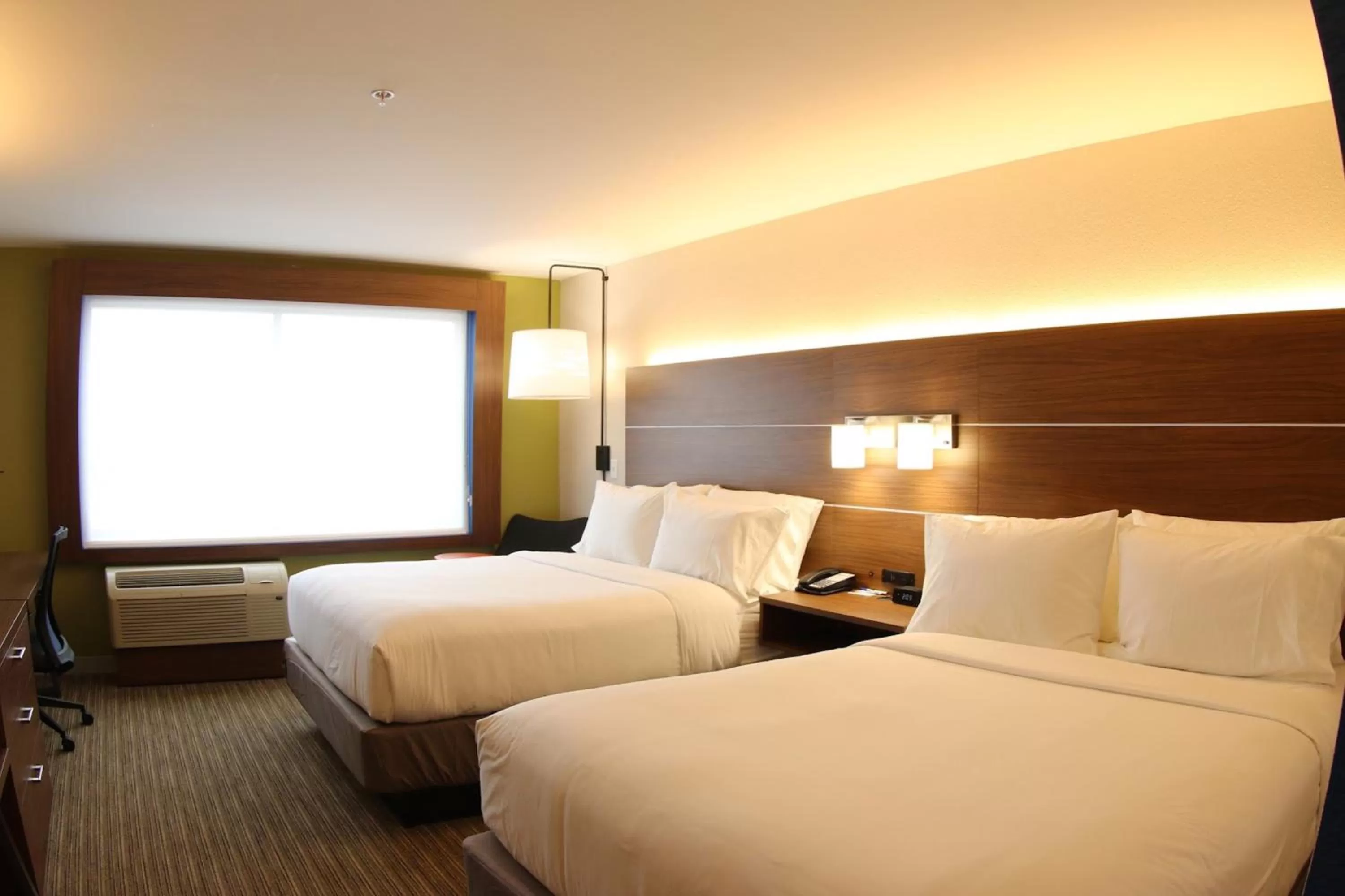 Photo of the whole room, Bed in Holiday Inn Express & Suites - Detroit Northwest - Livonia by IHG