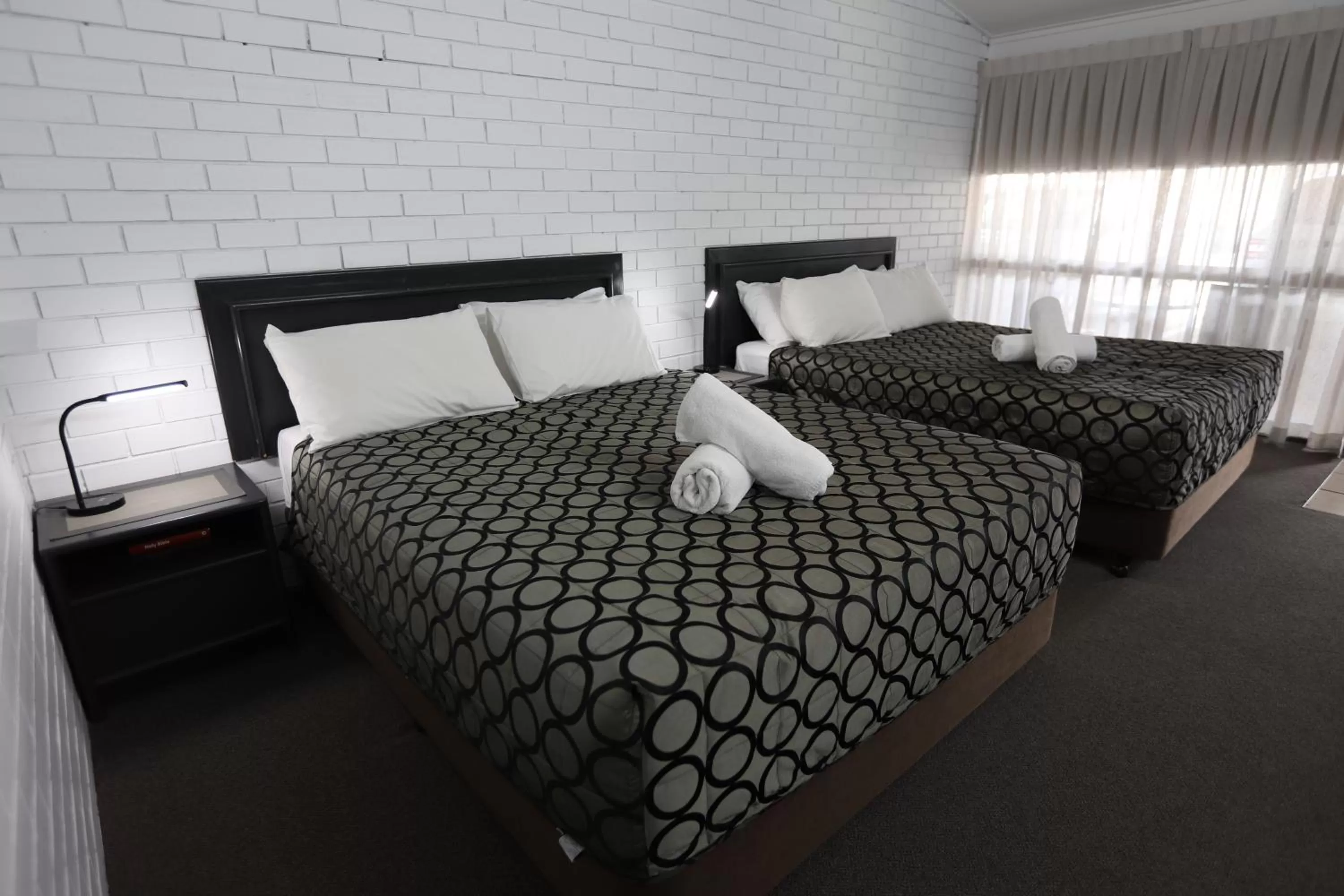 Bed in The Town House Motor Inn