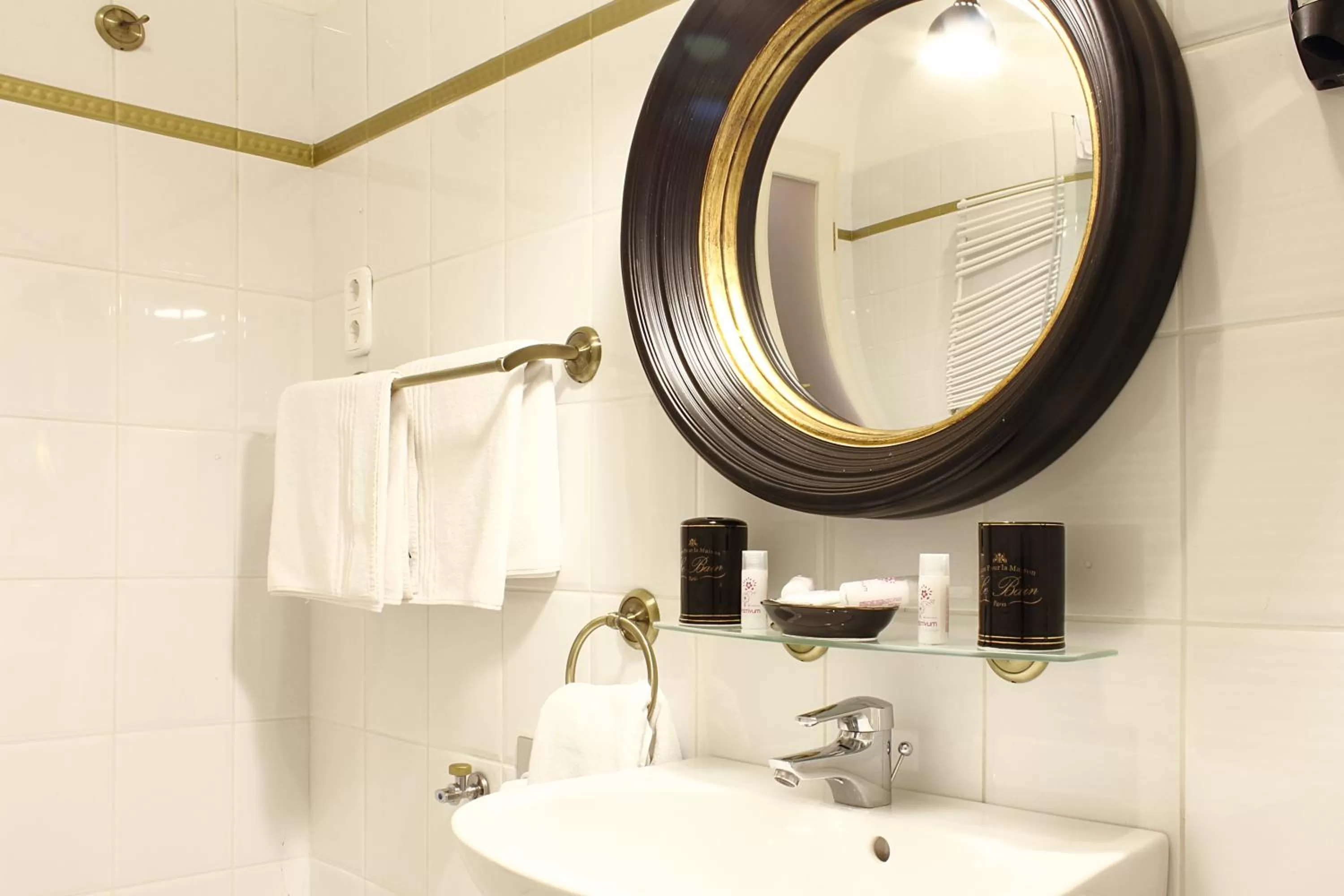 Bathroom in Milford Suites Budapest