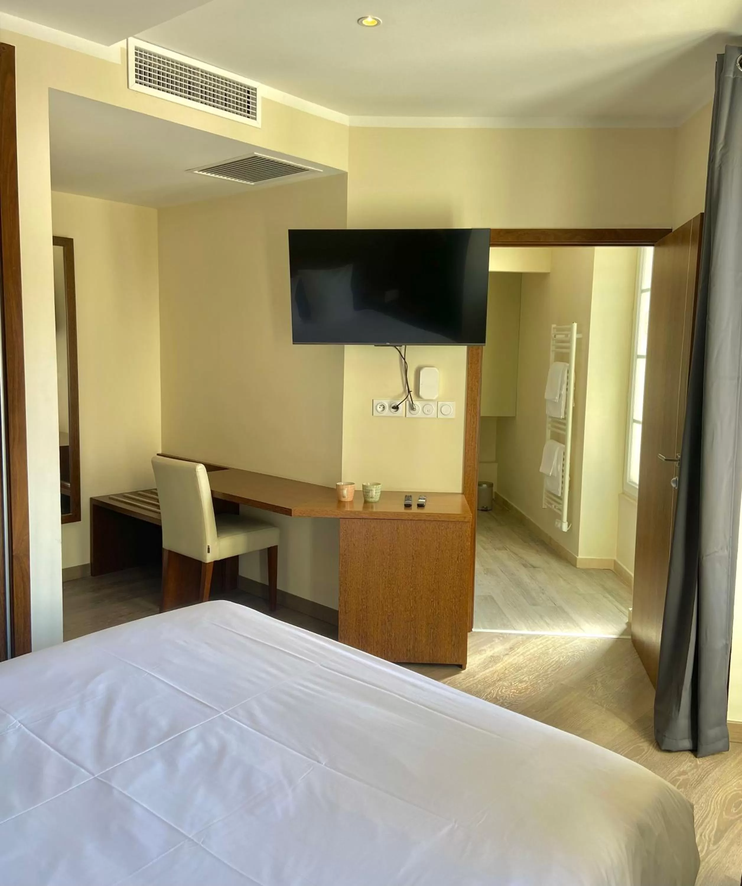 Bed in Hôtel La Falaise