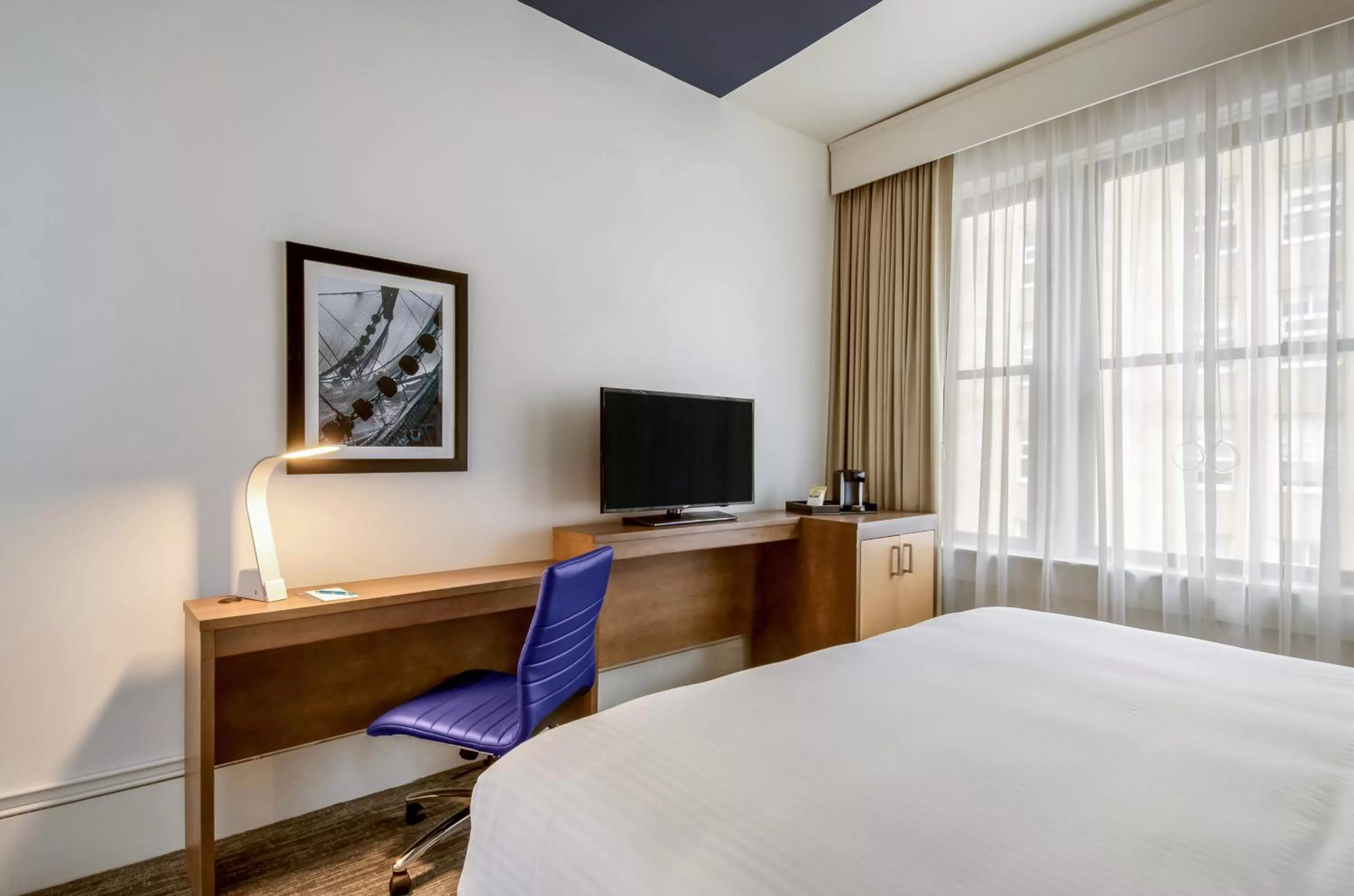 TV and multimedia, Bed in New Bedford Harbor Hotel, an Ascend Collection Hotel