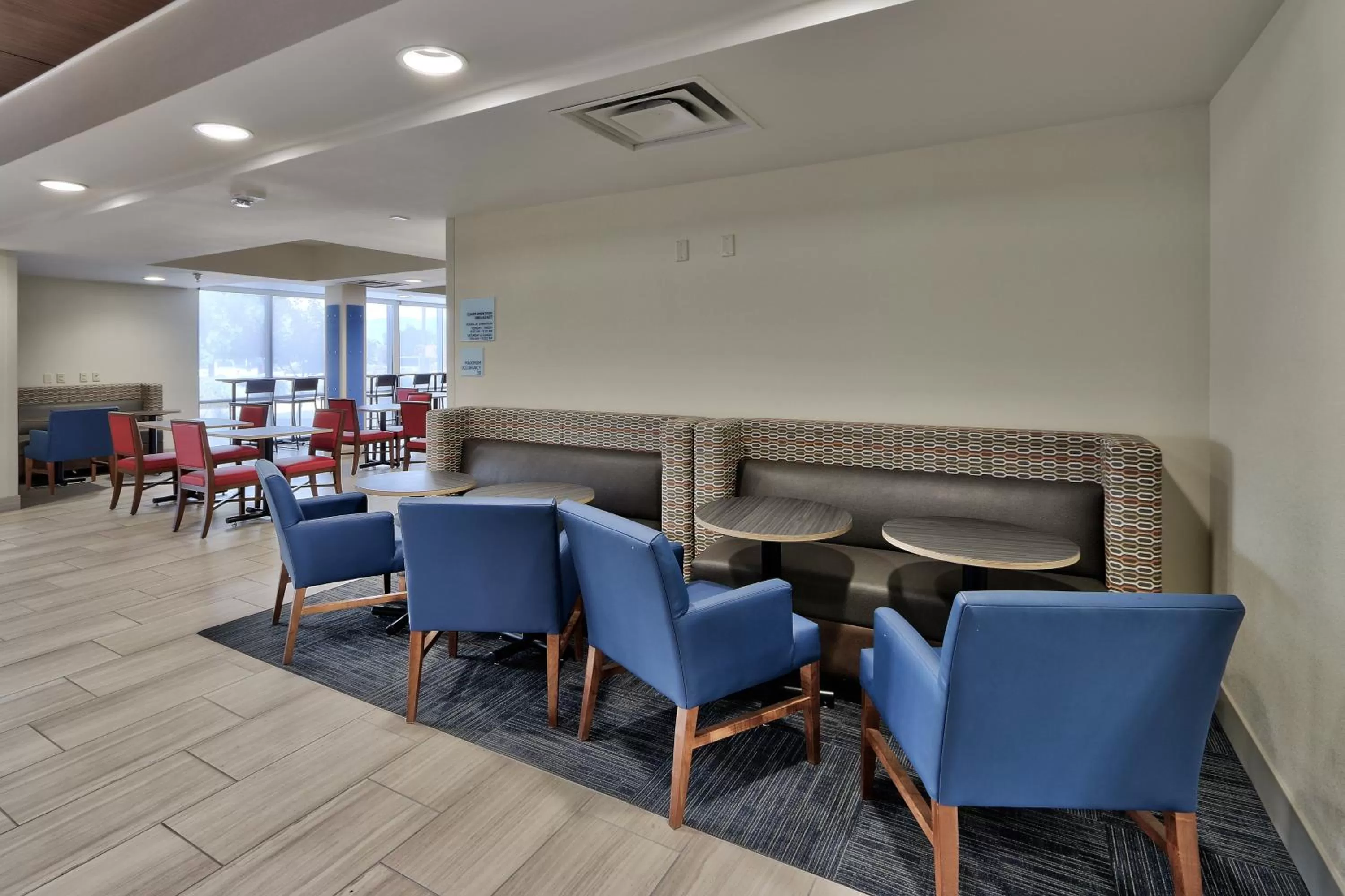 Breakfast in Holiday Inn Express & Suites Albuquerque Historic Old Town by IHG