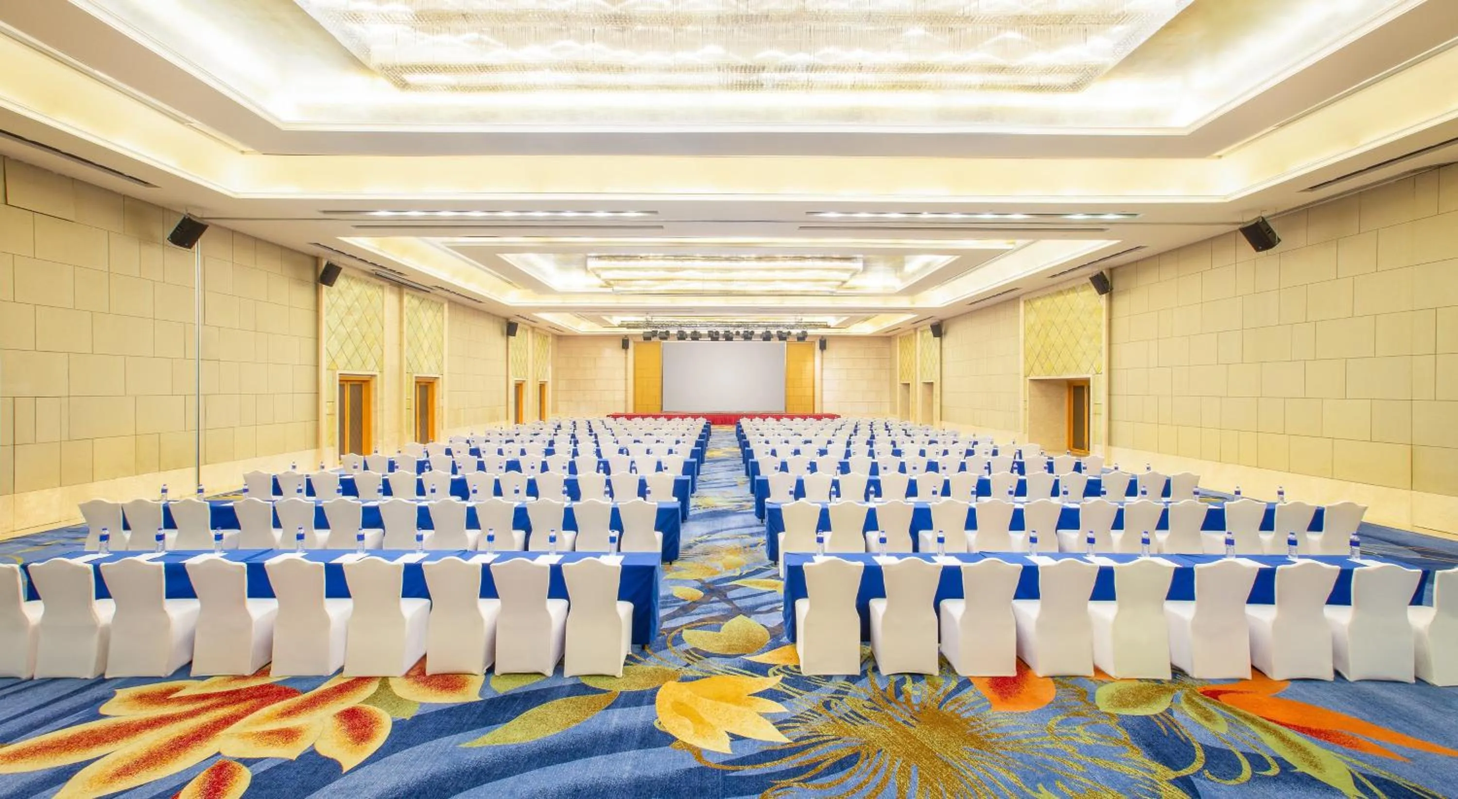 Banquet/Function facilities in Crowne Plaza Shenzhen Longgang City Centre by IHG