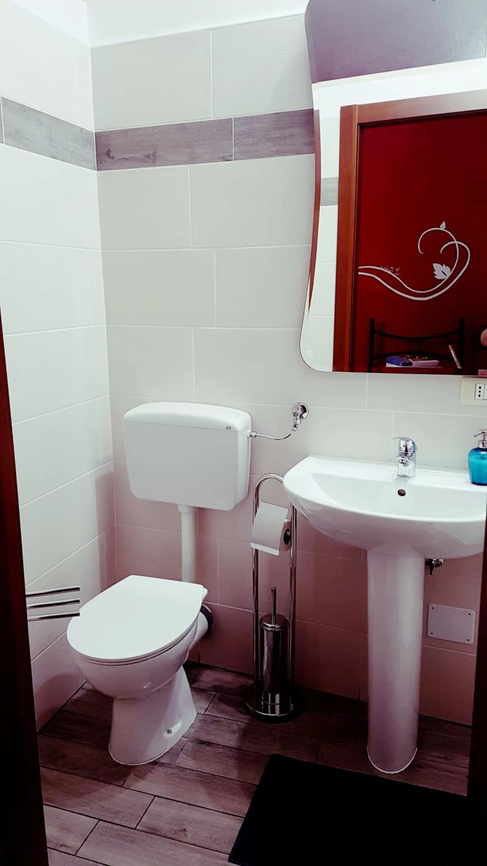 Toilet in La Gardenia