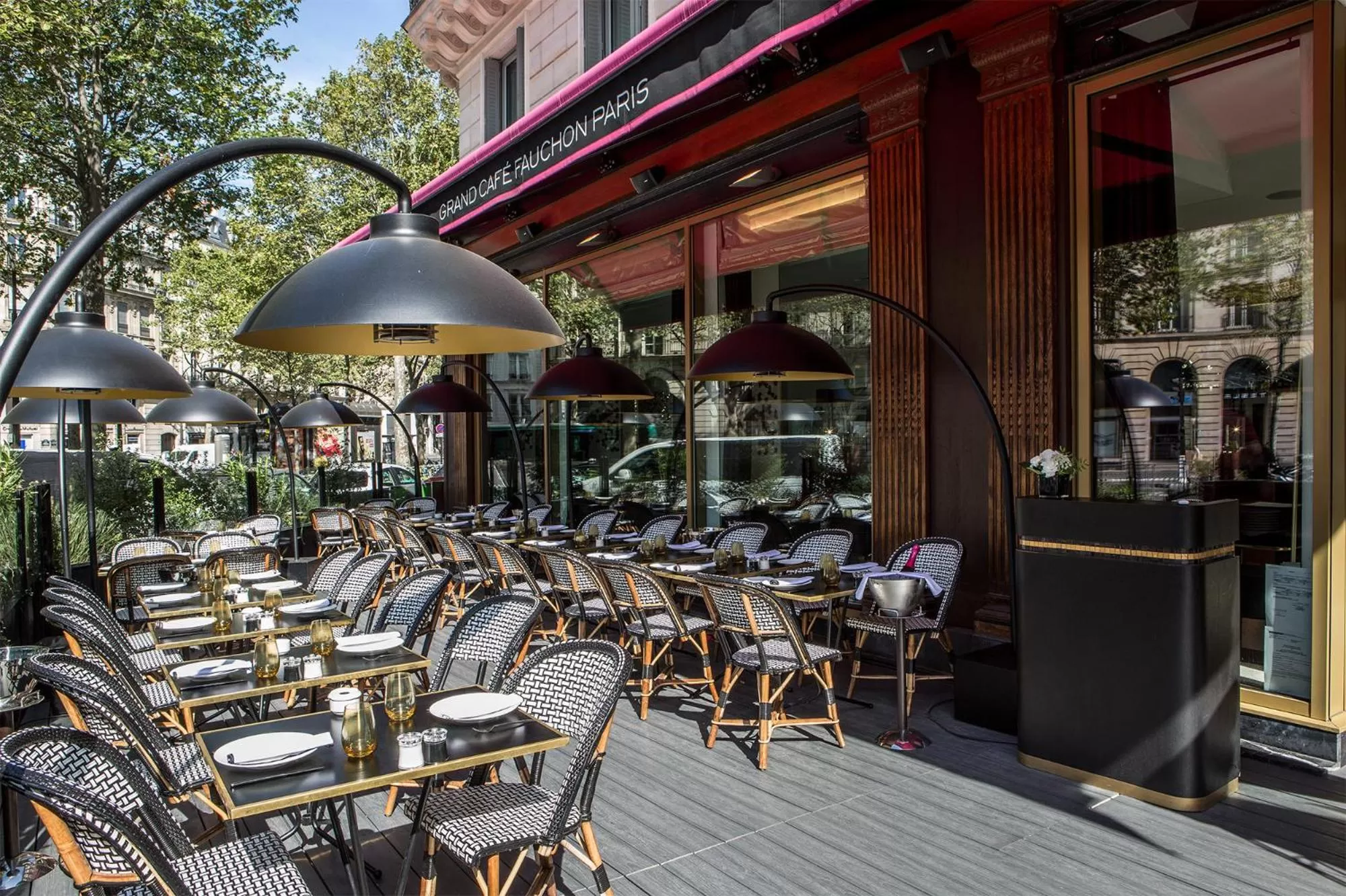 Patio in Fauchon l'Hôtel Paris