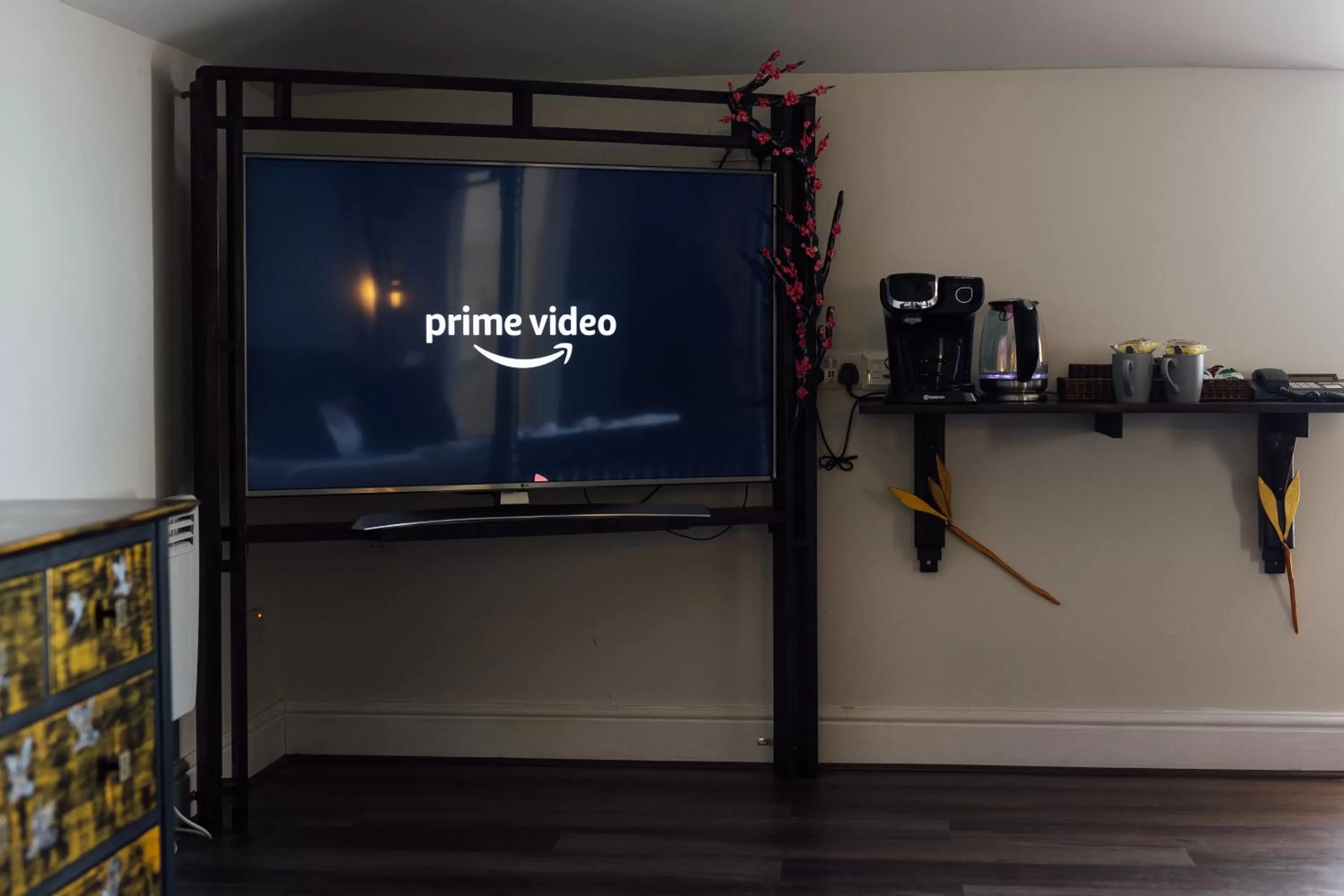 TV and multimedia in The Imperial Dragon Hotel