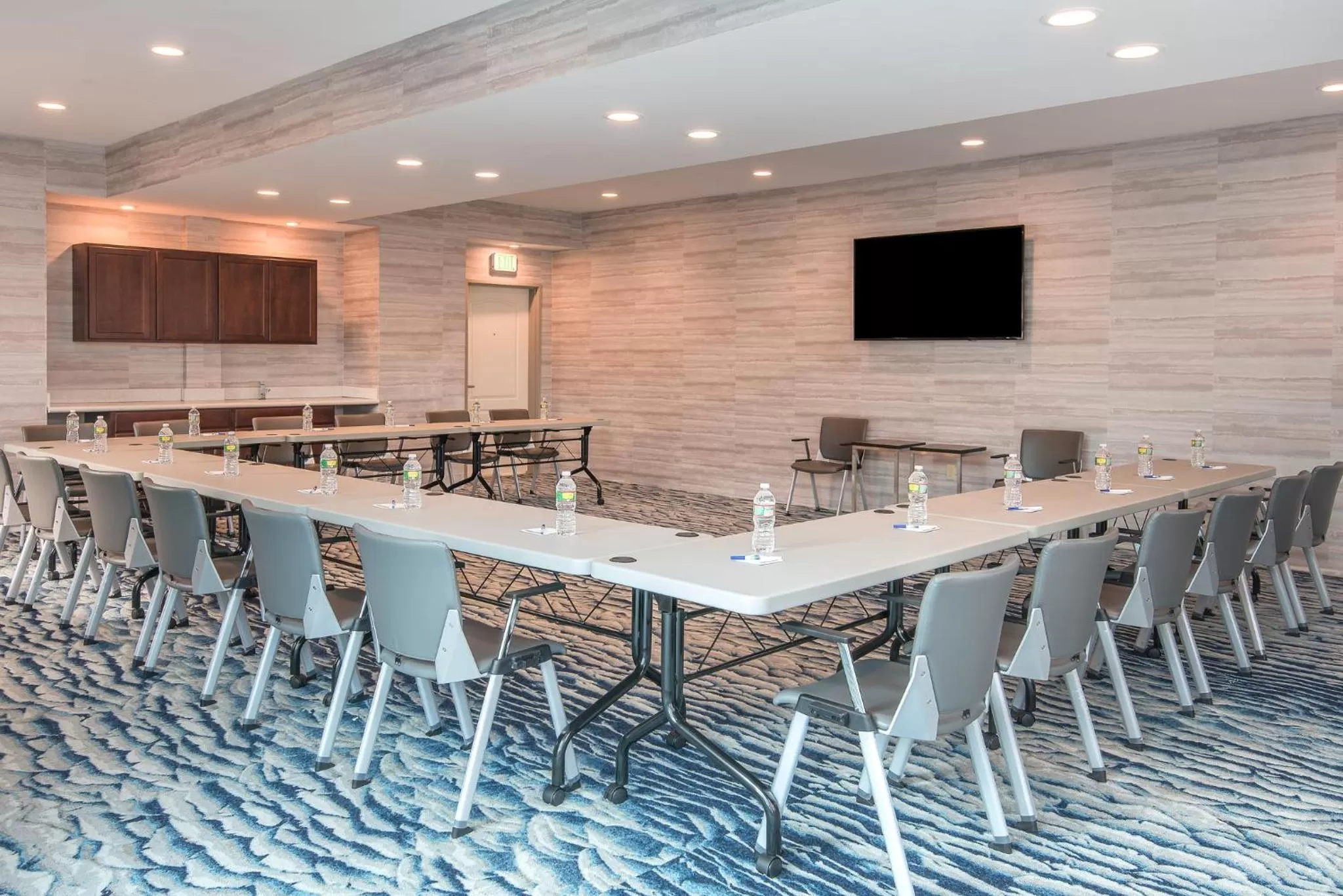 Meeting/conference room in Holiday Inn Express & Suites Norwood by IHG