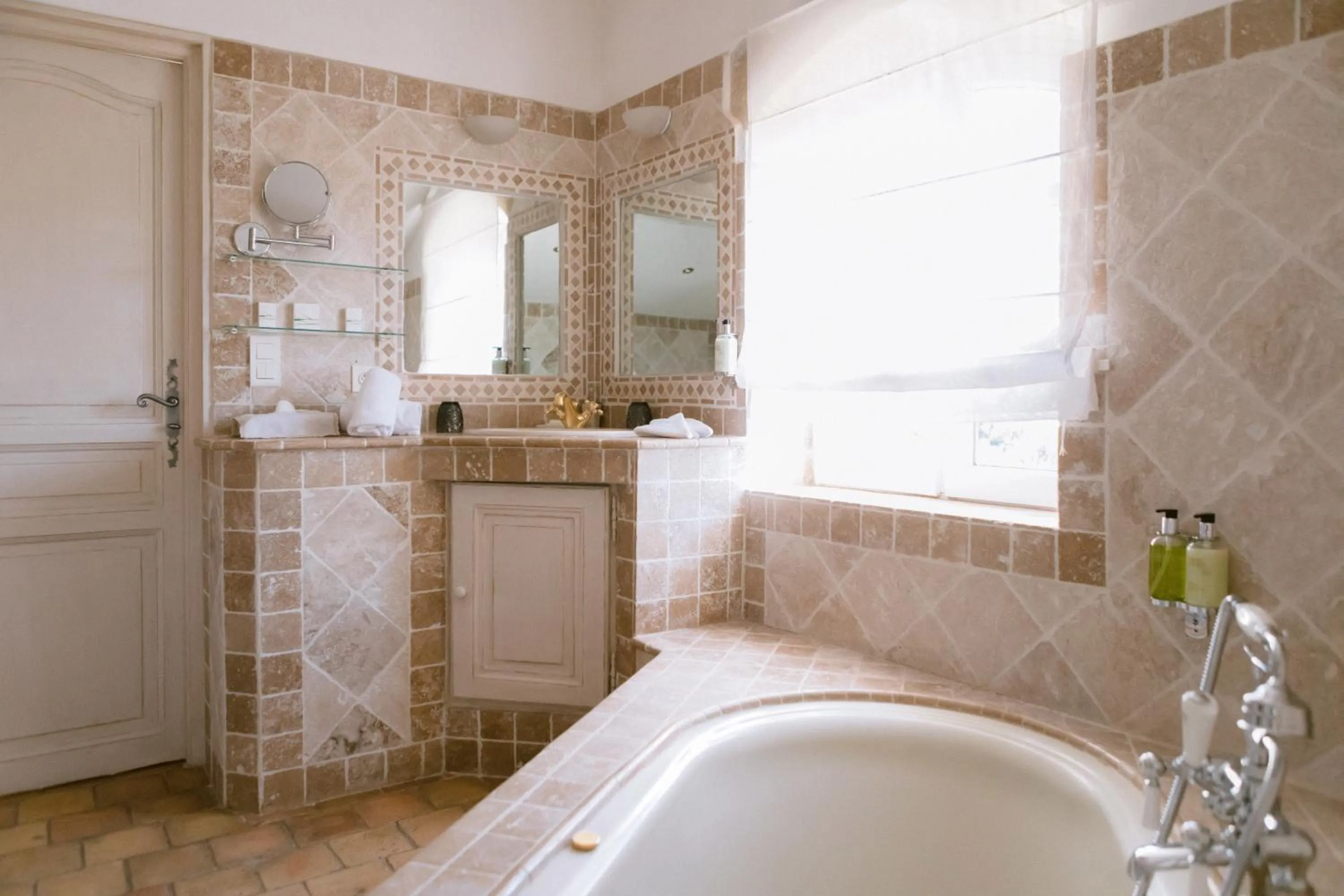 Property building in Le Mas De La Rose - Teritoria