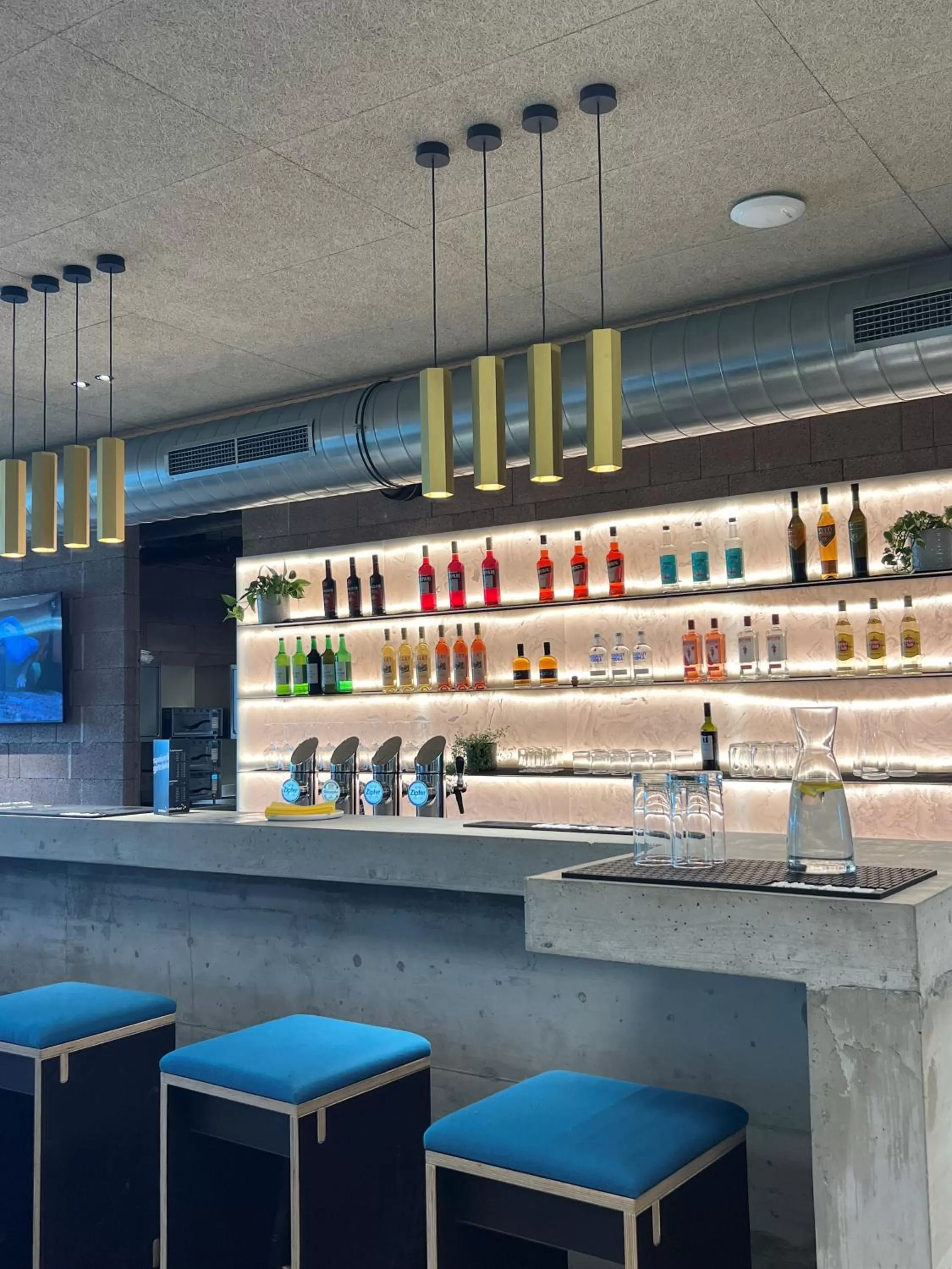 Lounge or bar in Boulderbar Hotel Self-Check in