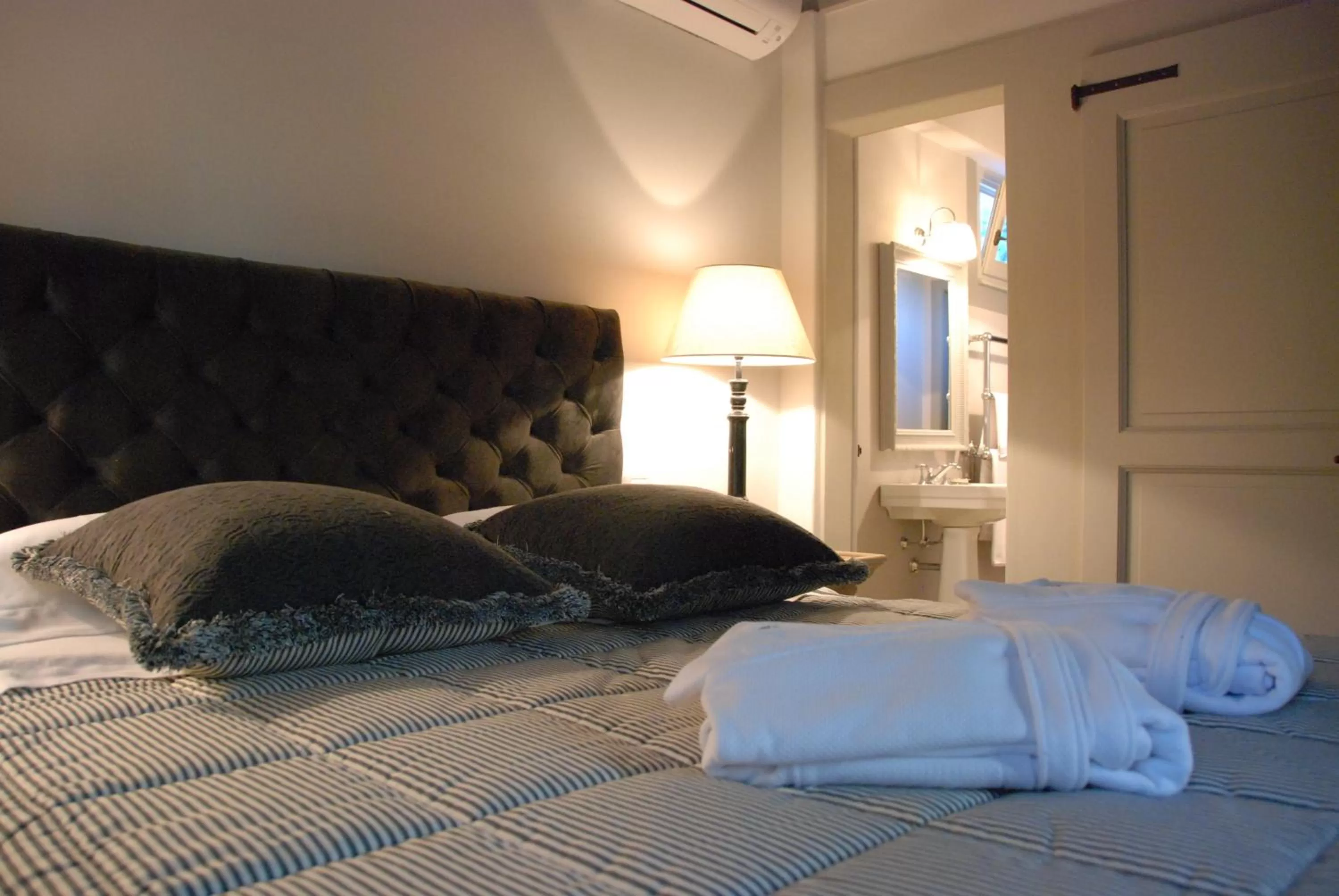 Decorative detail, Bed in B&B Pieve Degli Artisti