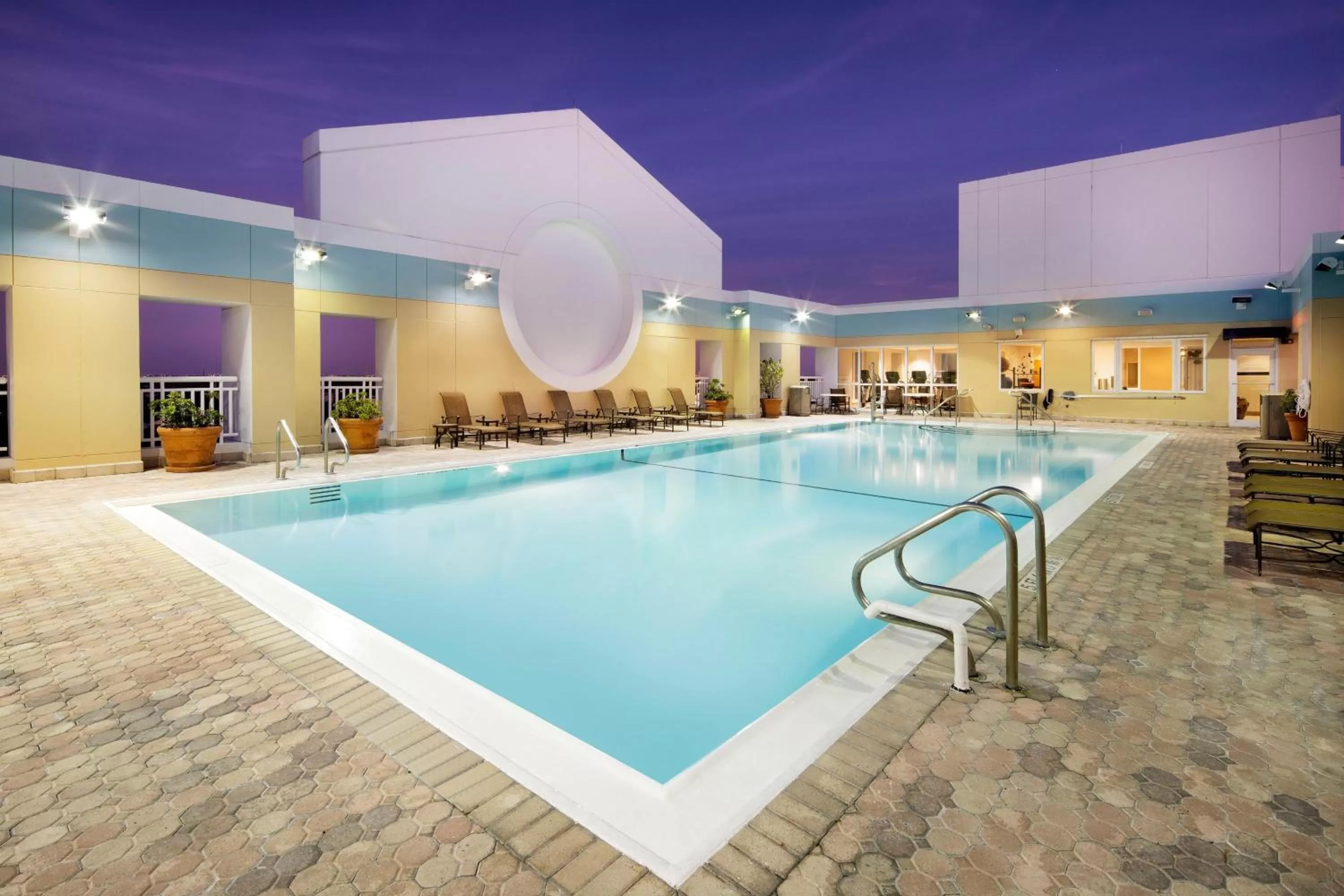 Swimming pool in Sheraton Suites Fort Lauderdale West