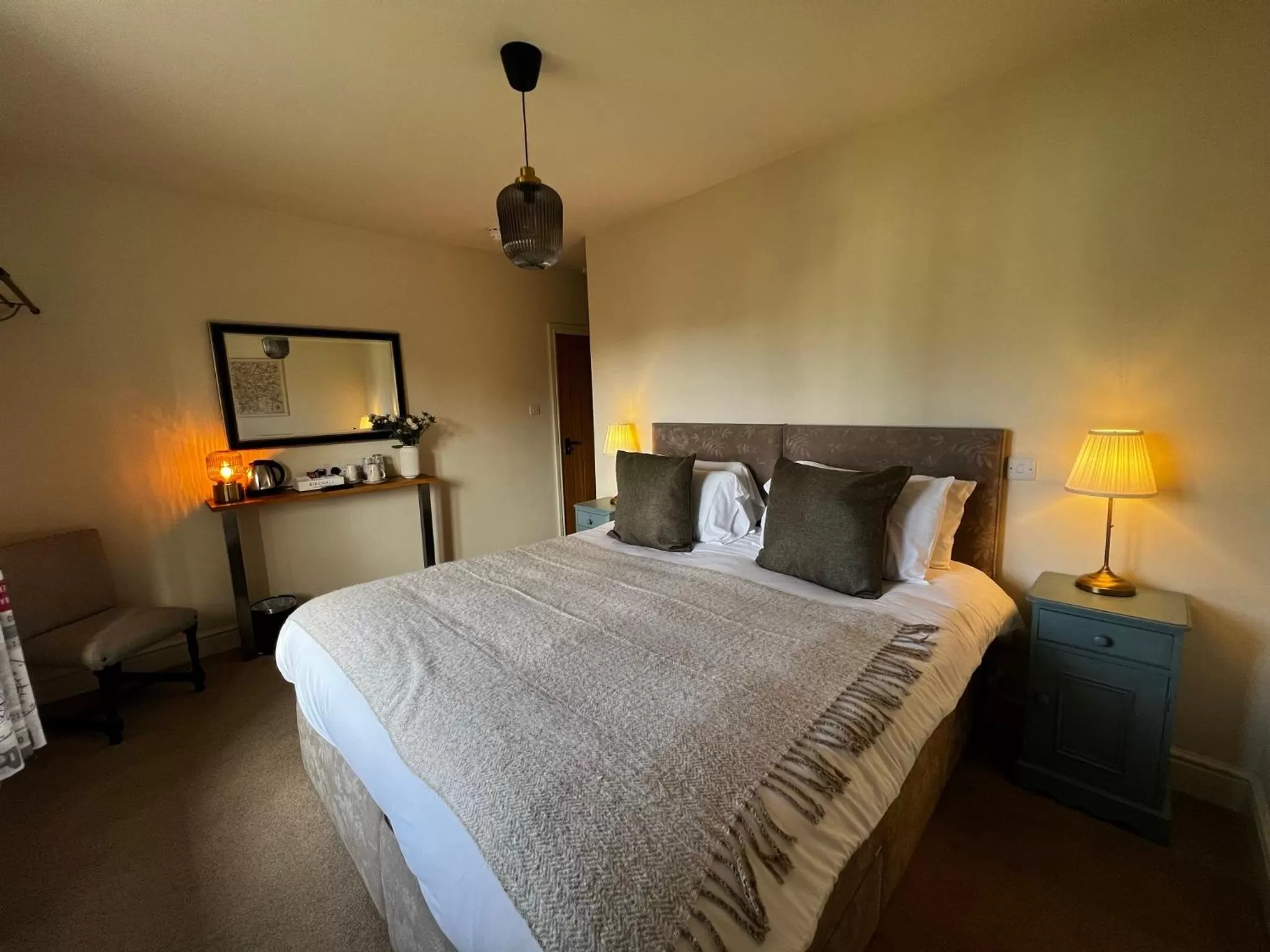 Twin Room with Shower in White Hart