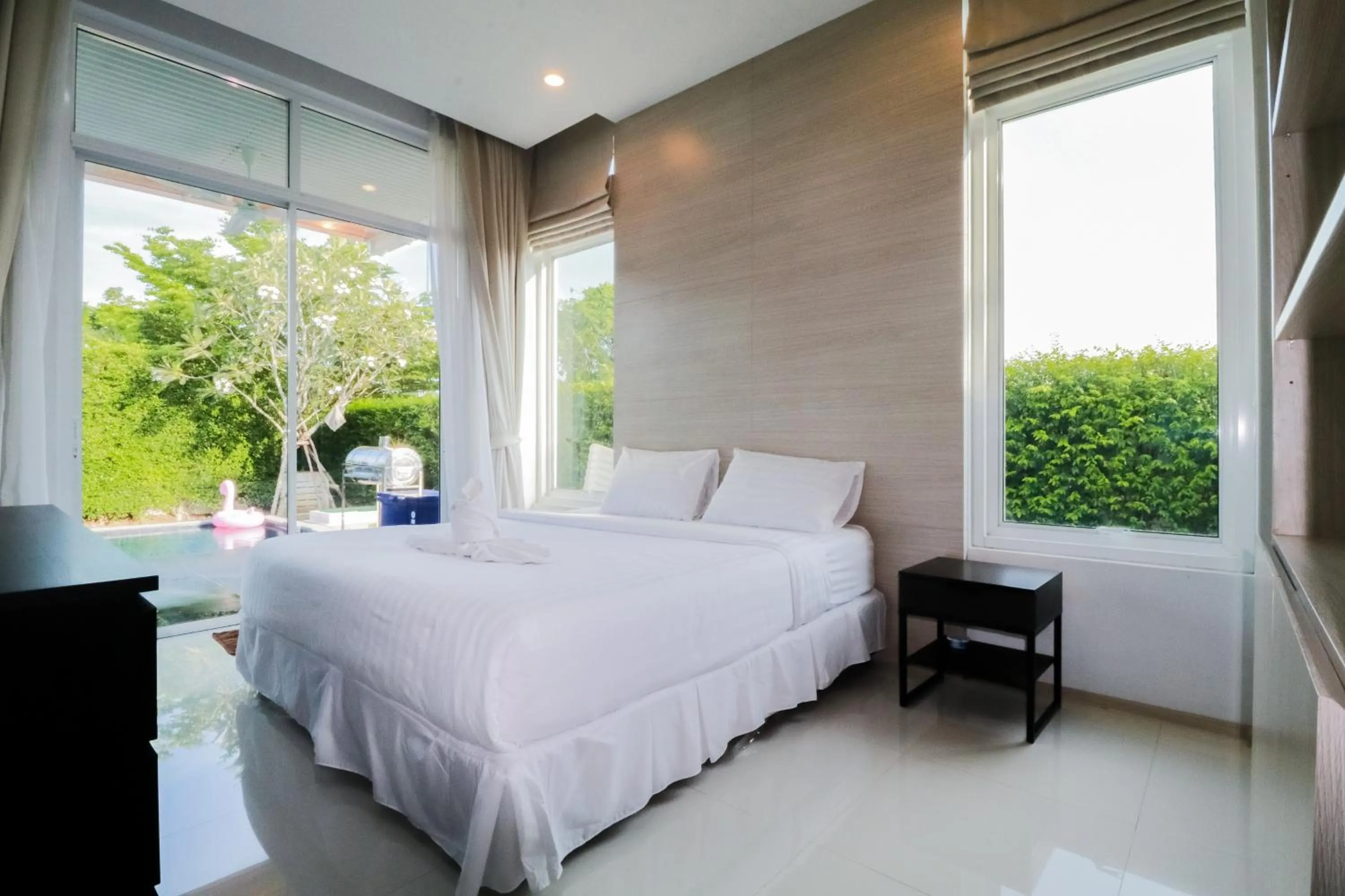 Bed in Chaum Haus Pool Villas