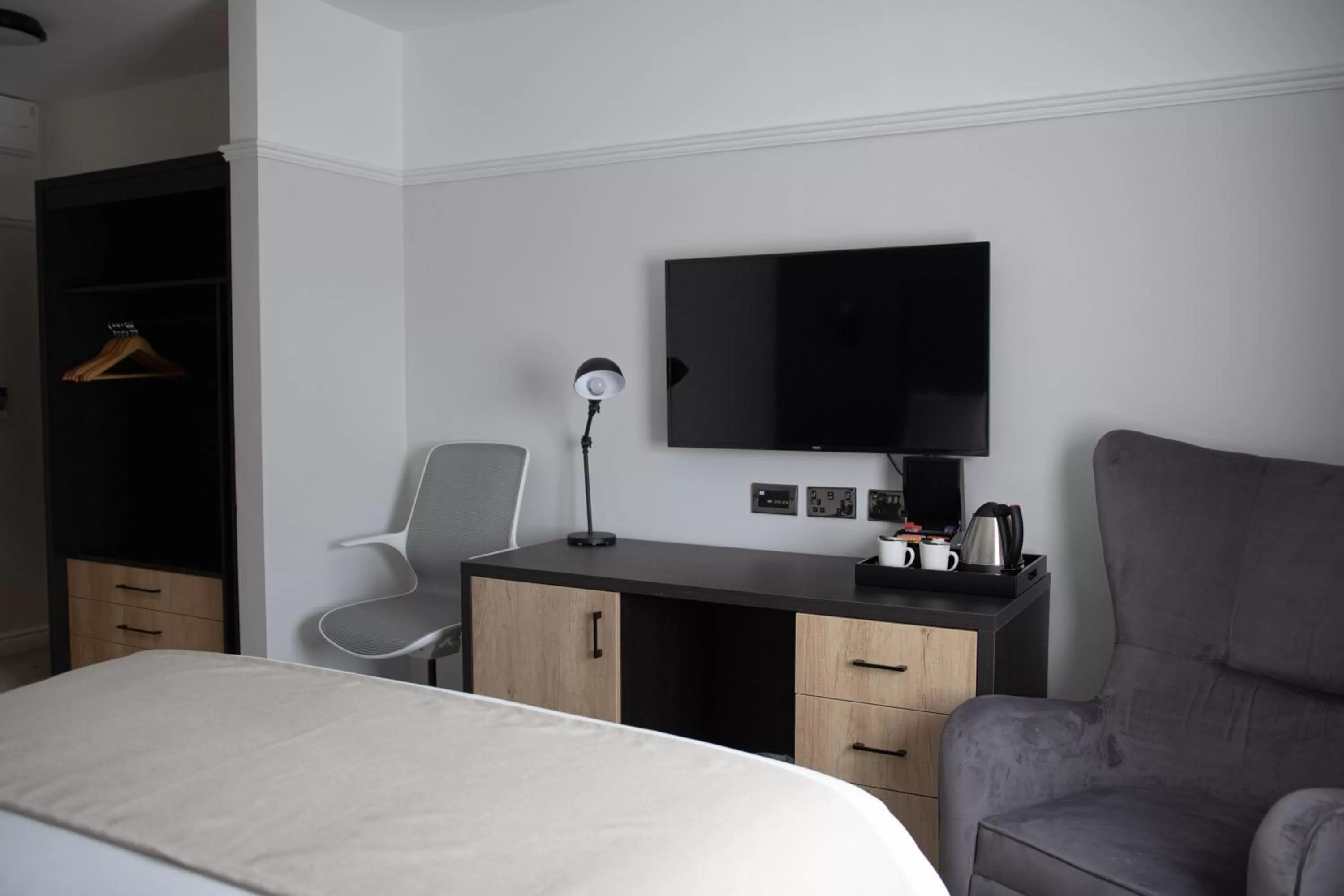 TV and multimedia, Bed in Lion Hotel