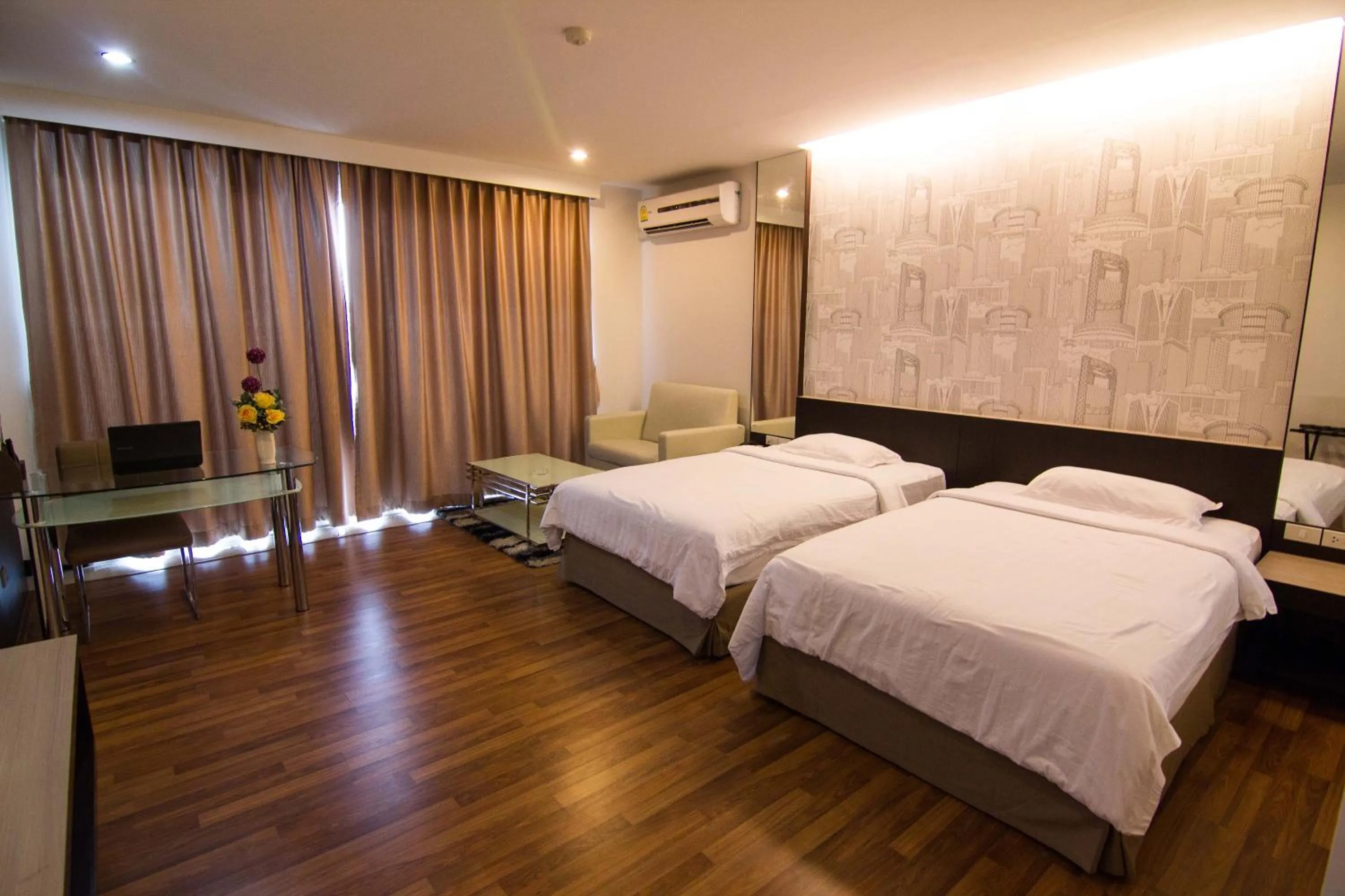 Bedroom, Bed in Golden City Rayong Hotel