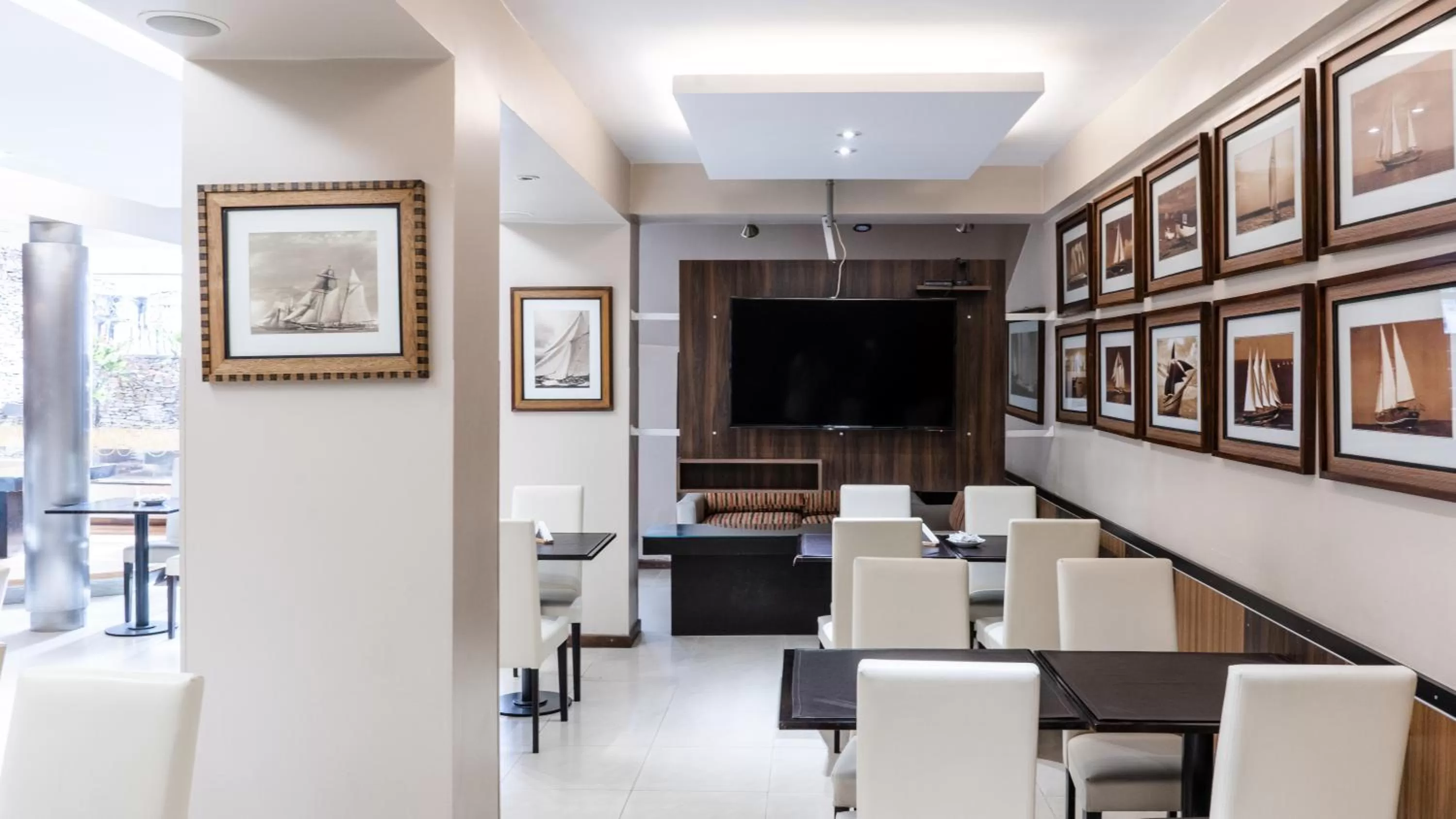 Restaurant/places to eat in Hotel Metropol