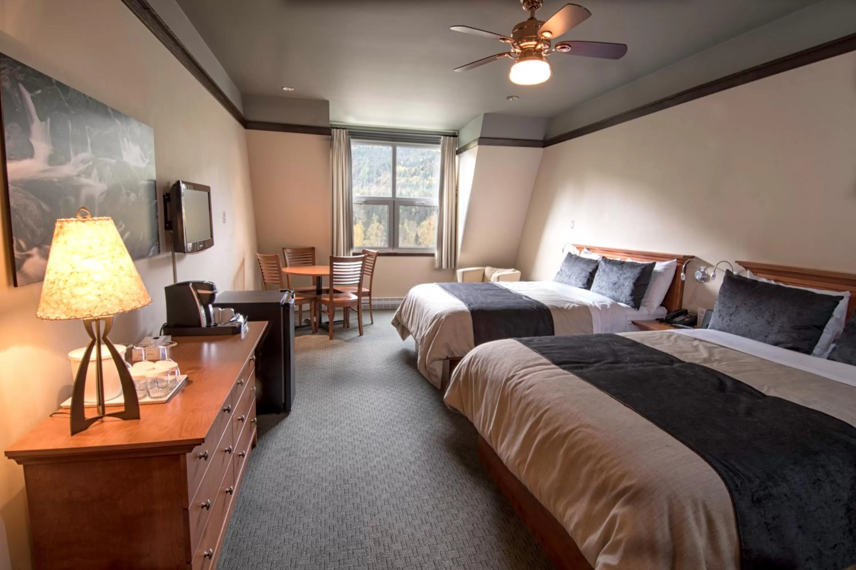 Photo of the whole room, Bed in Gîte du Mont-Albert - Sepaq