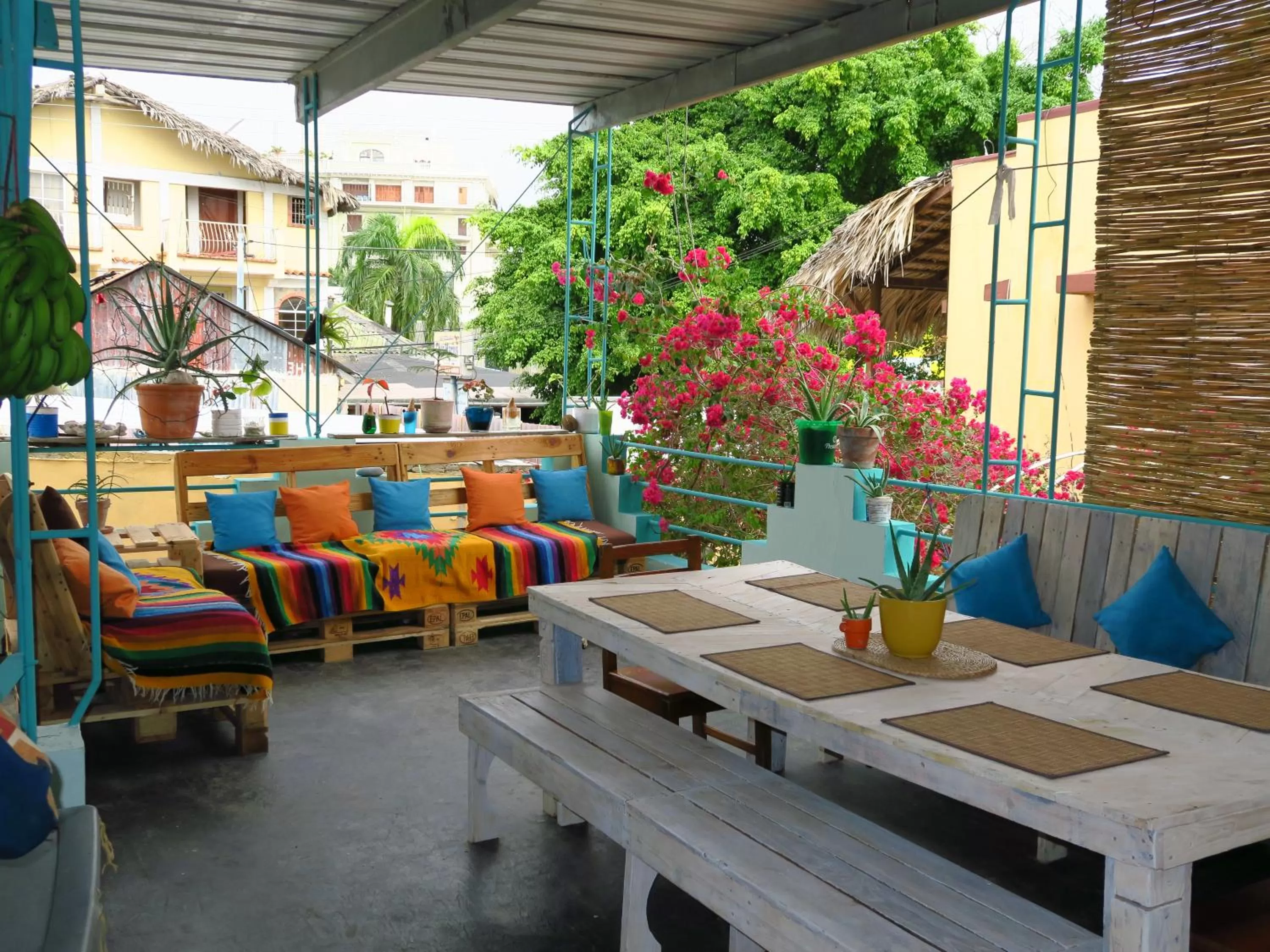 Communal lounge/ TV room in Hotel Club Rolling Stone