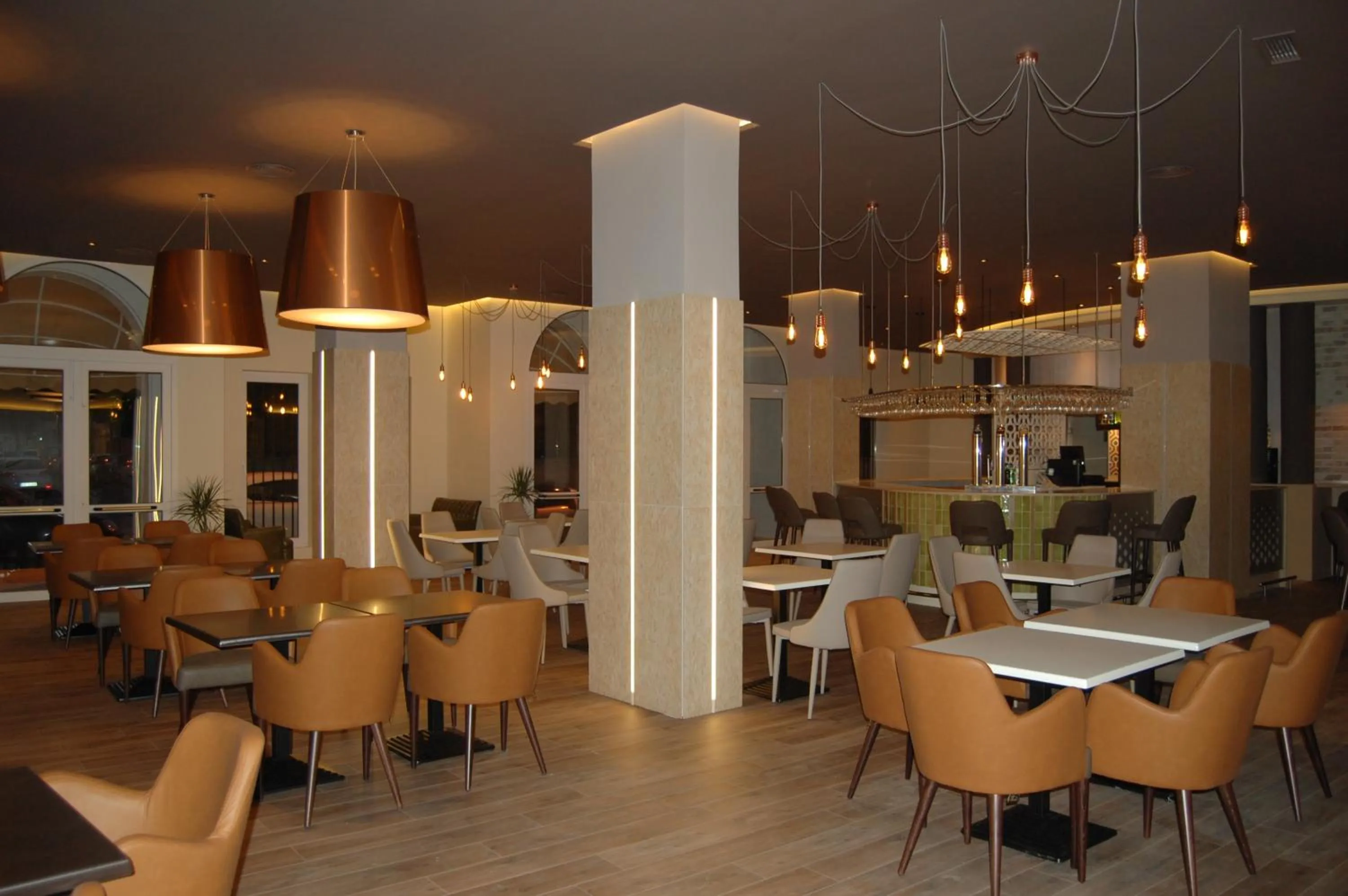 Restaurant/places to eat in Hotel Castillo