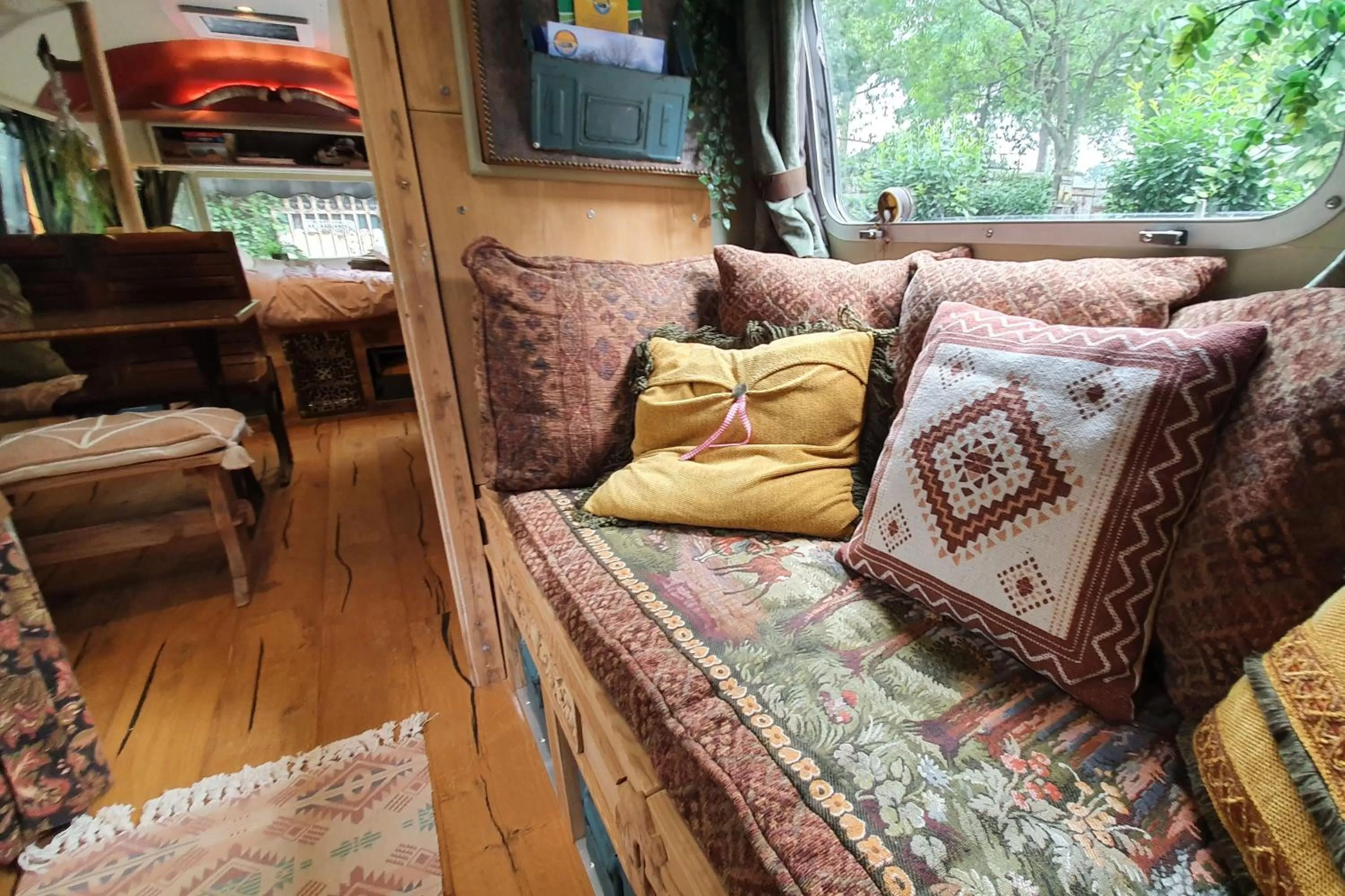 Living room, Seating Area in AirstreamNB