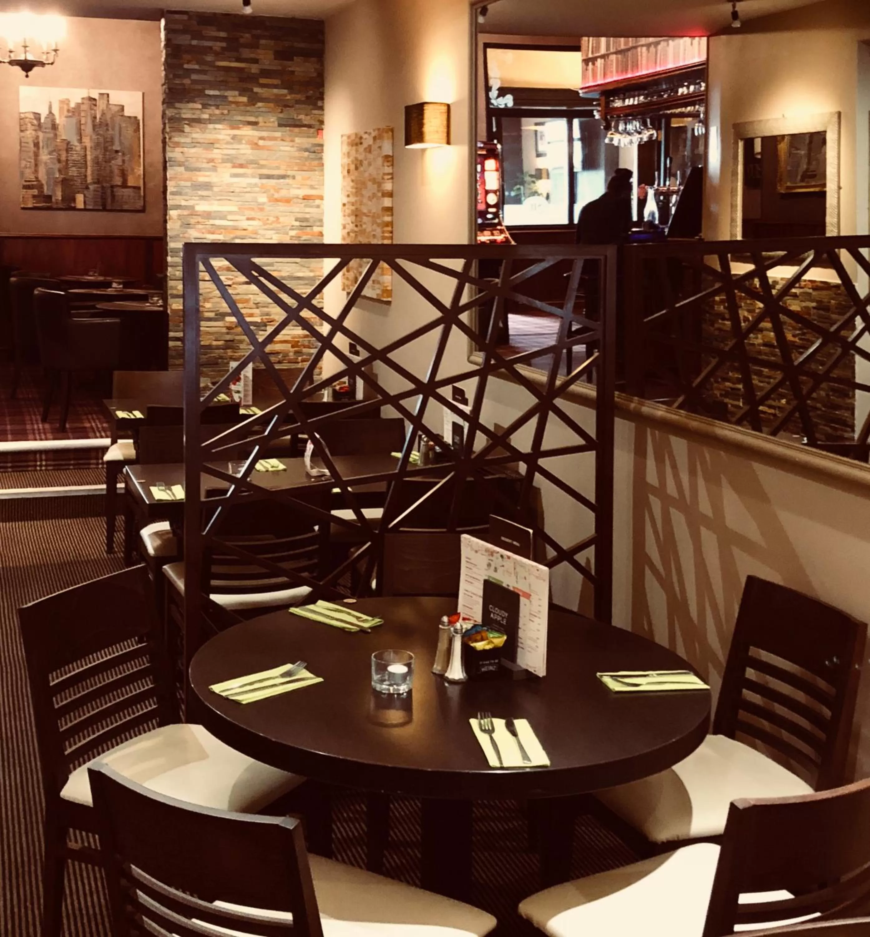 Restaurant/places to eat in Smiths Hotel