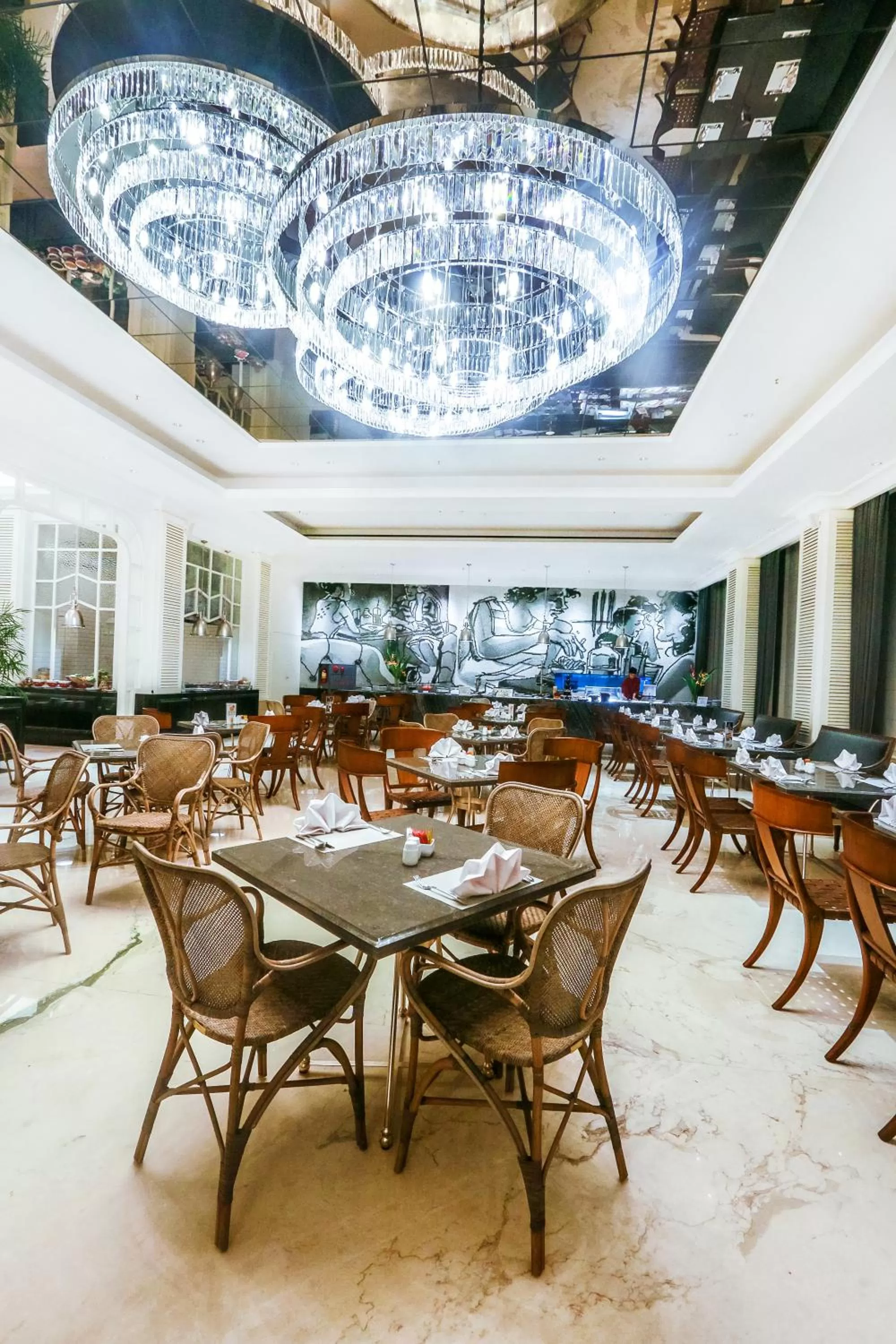 Restaurant/places to eat in Java Paragon Hotel & Residences